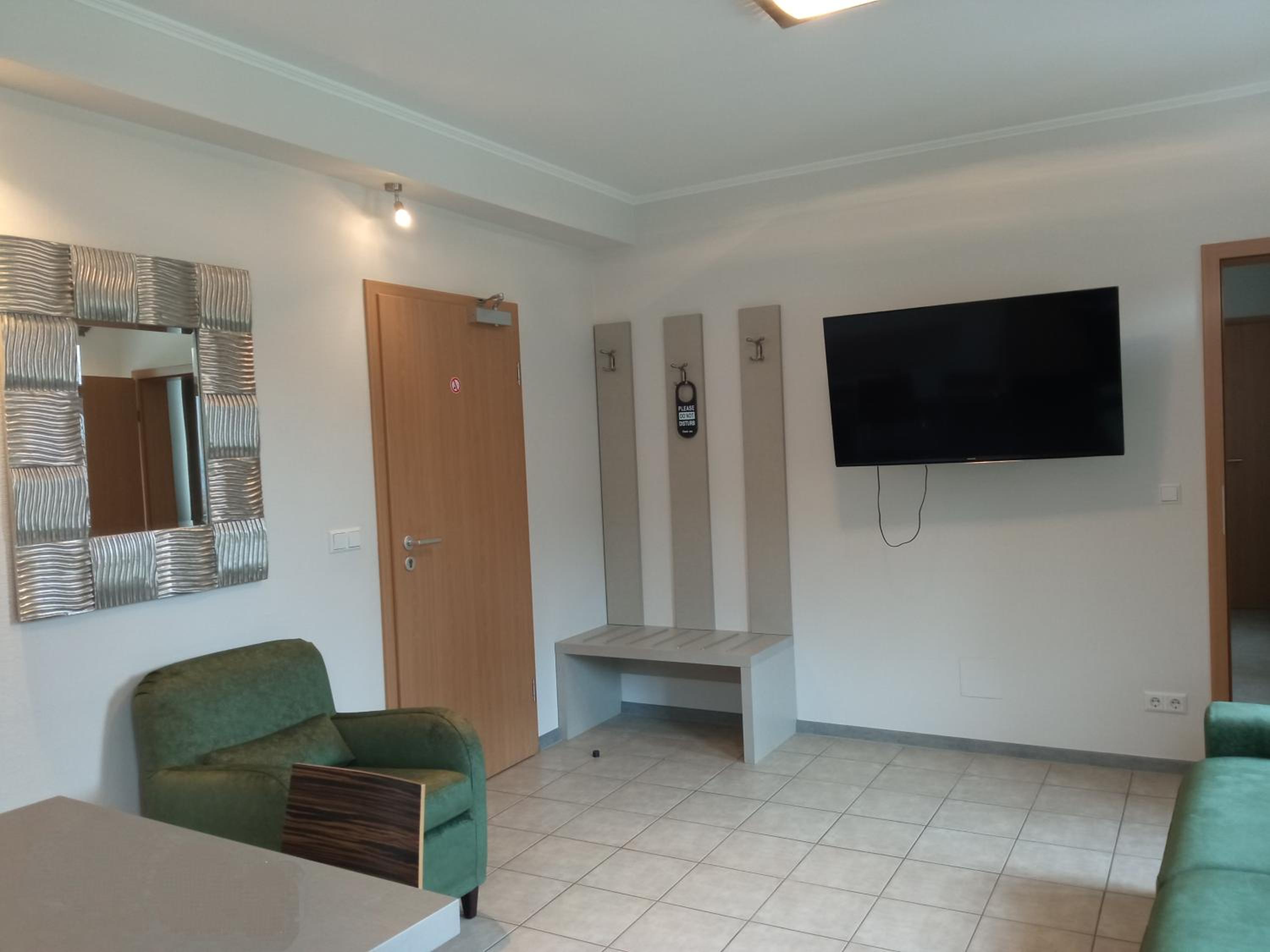 One-Bedroom Apartment - Photo 6