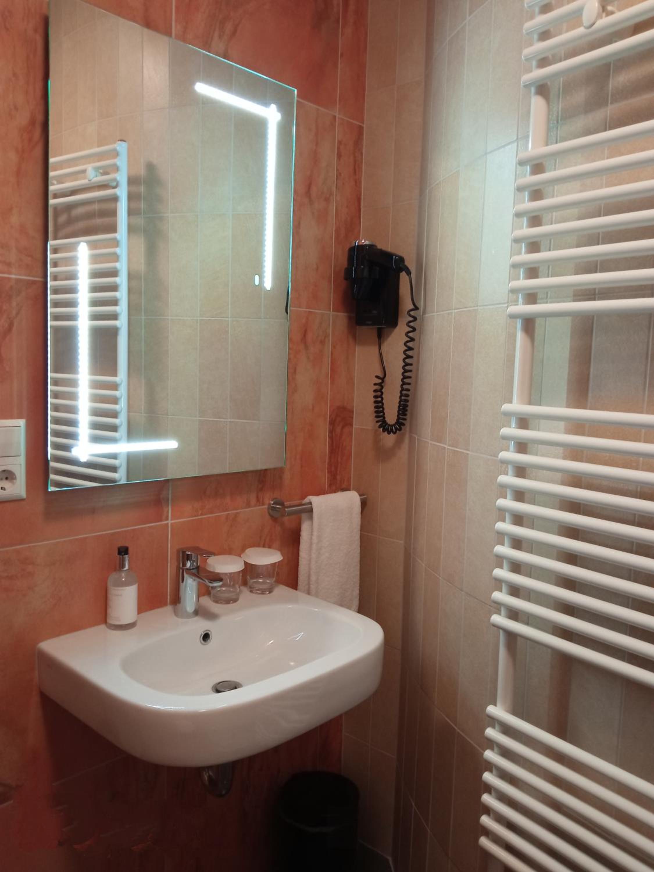 One-Bedroom Apartment - Photo 7