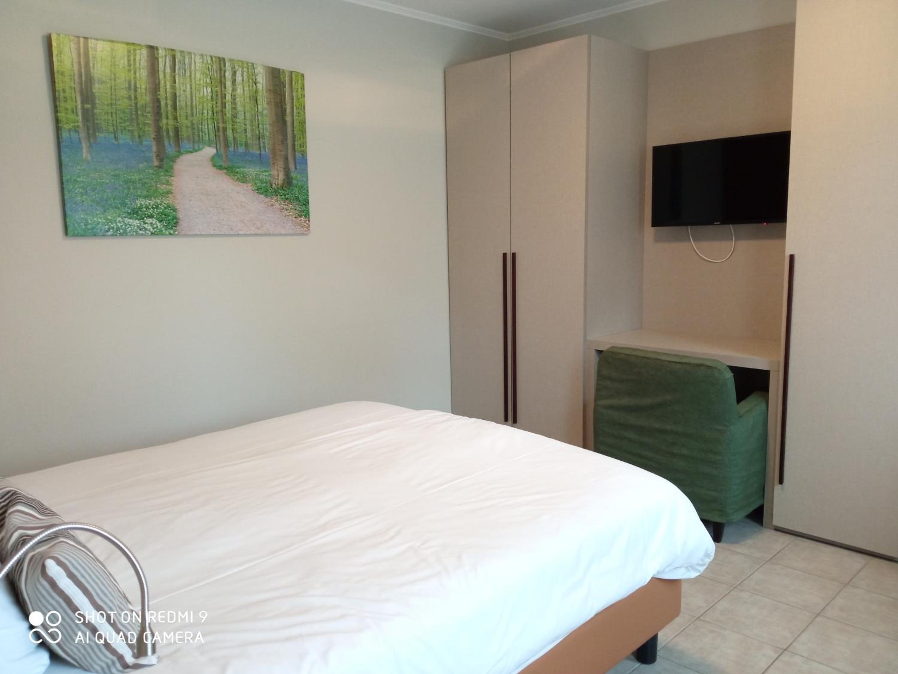 One-Bedroom Apartment - Photo 8