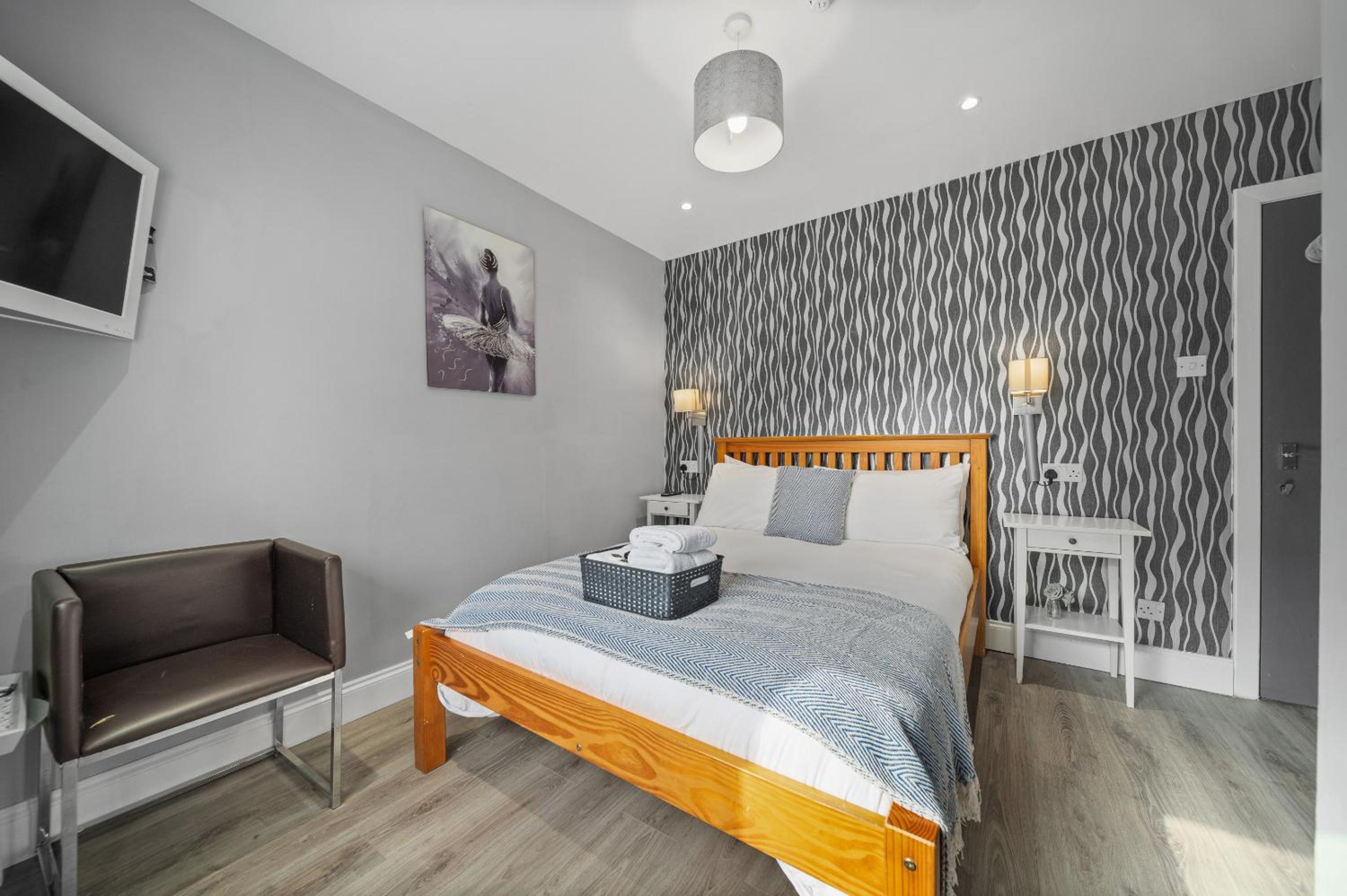 Double Room with Private Bathroom photo 3