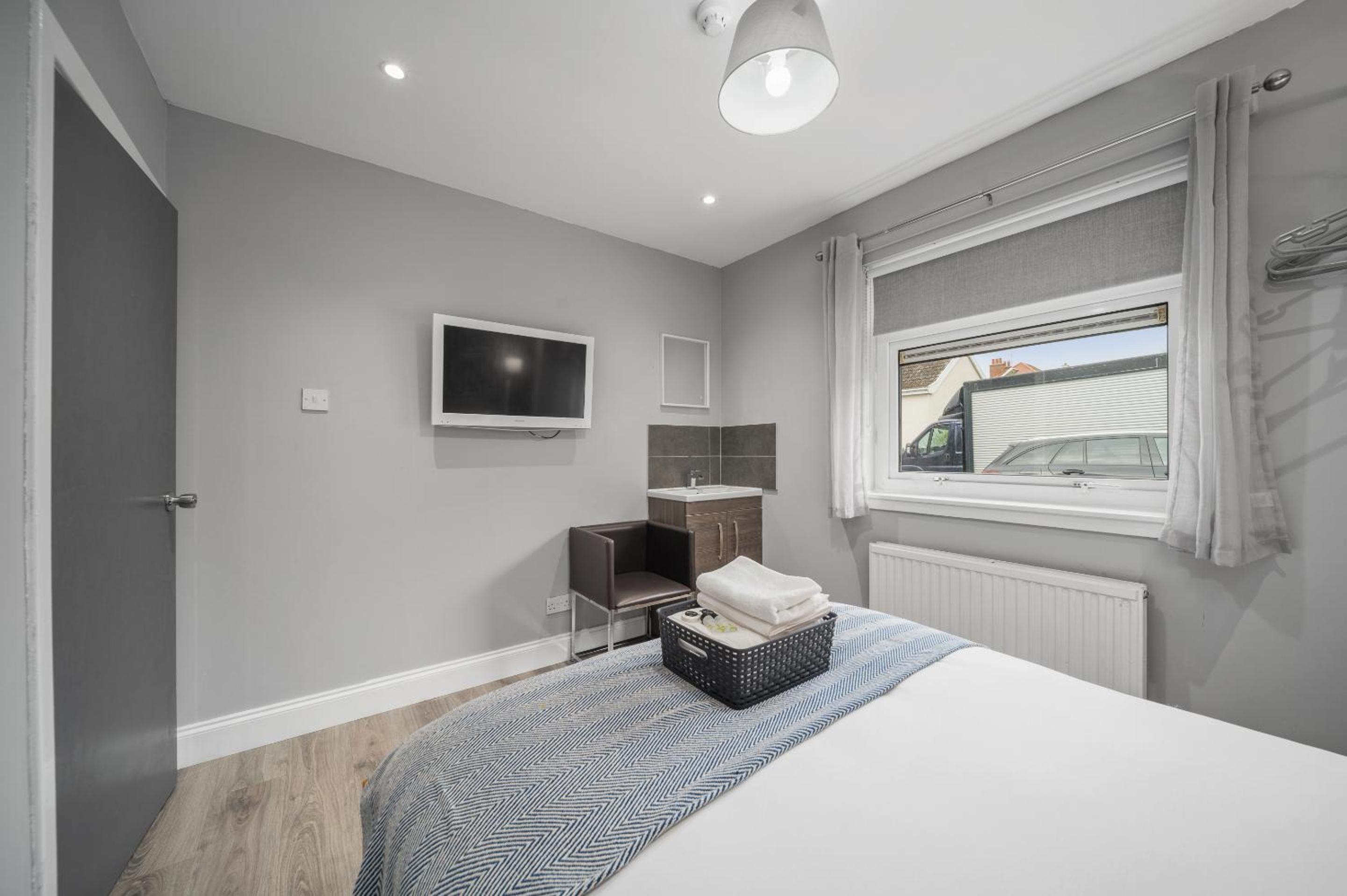 Double Room with Shared Bathroom photo 3
