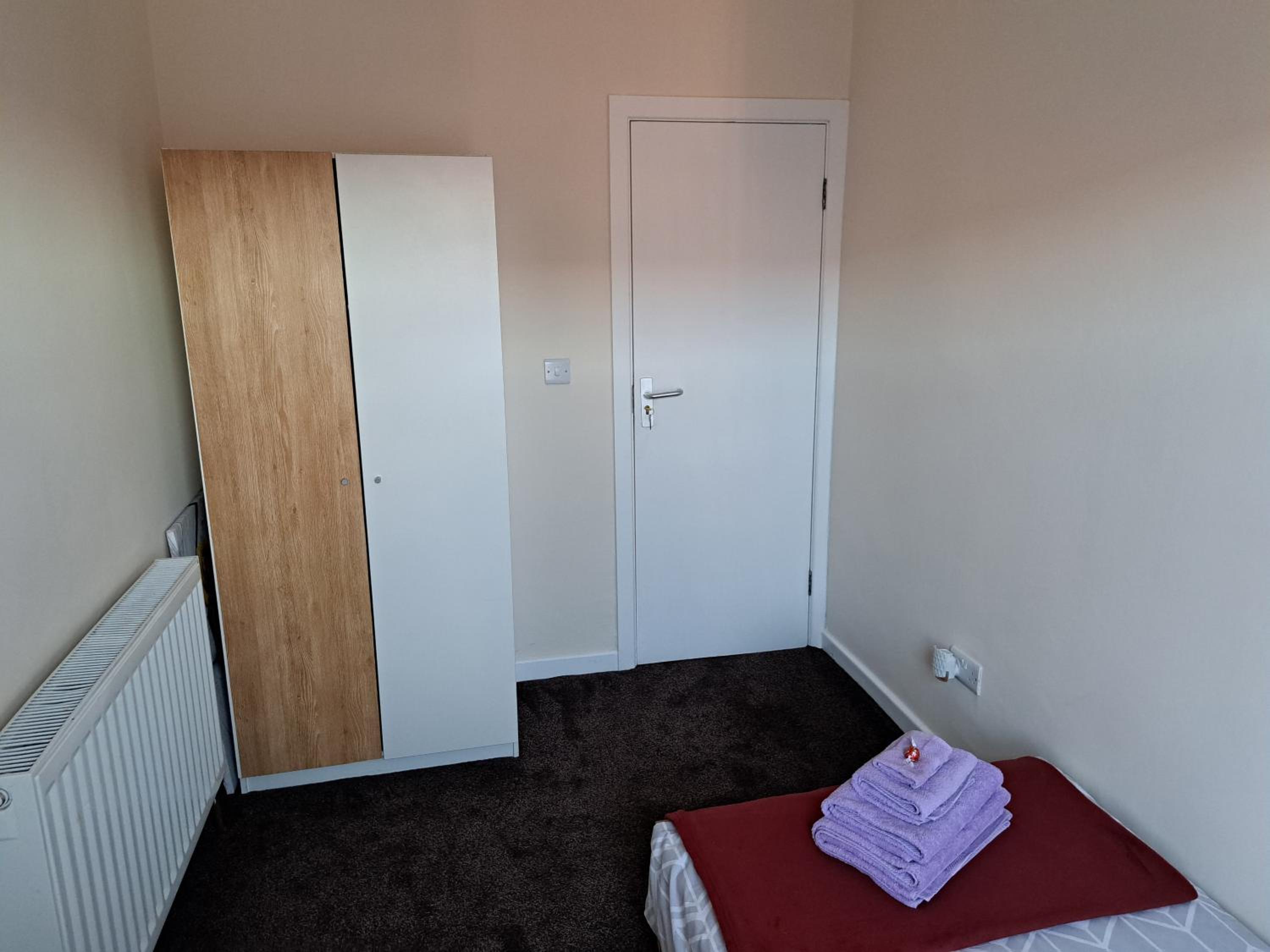 Single Room with Shared Bathroom photo 1