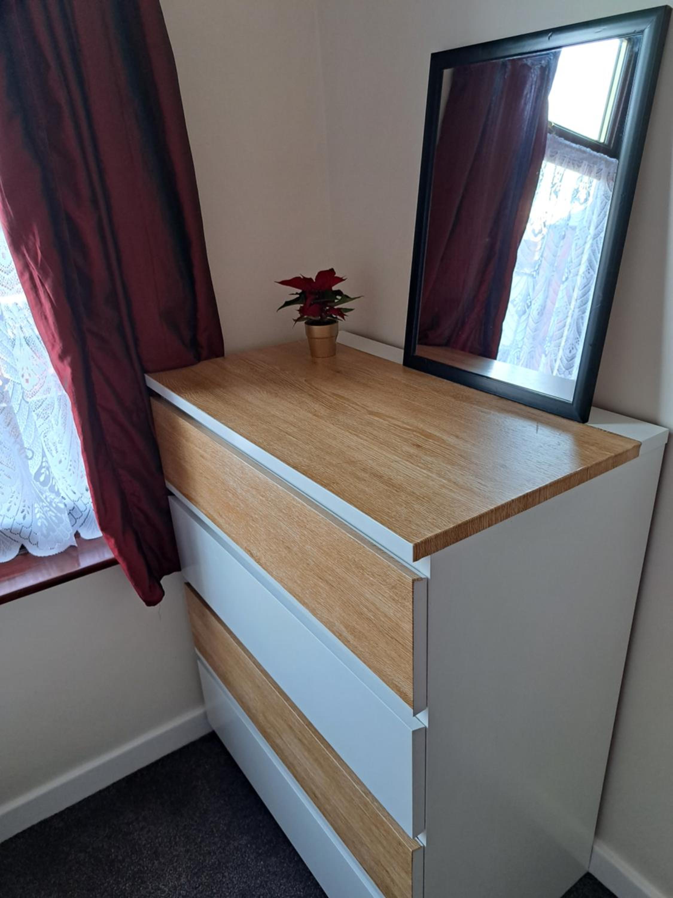 Single Room with Shared Bathroom photo 2