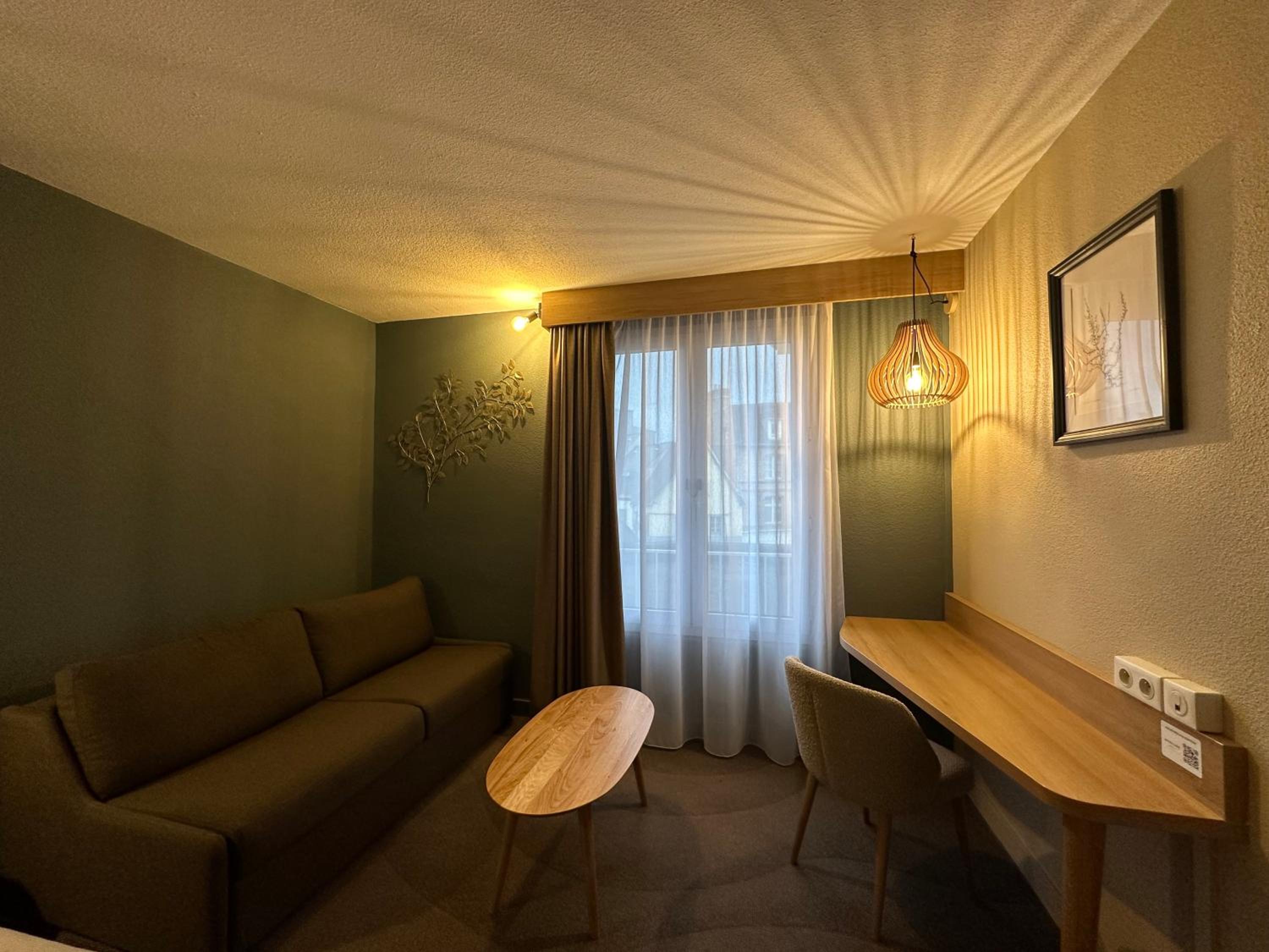 Privilege Family Room - Photo 8