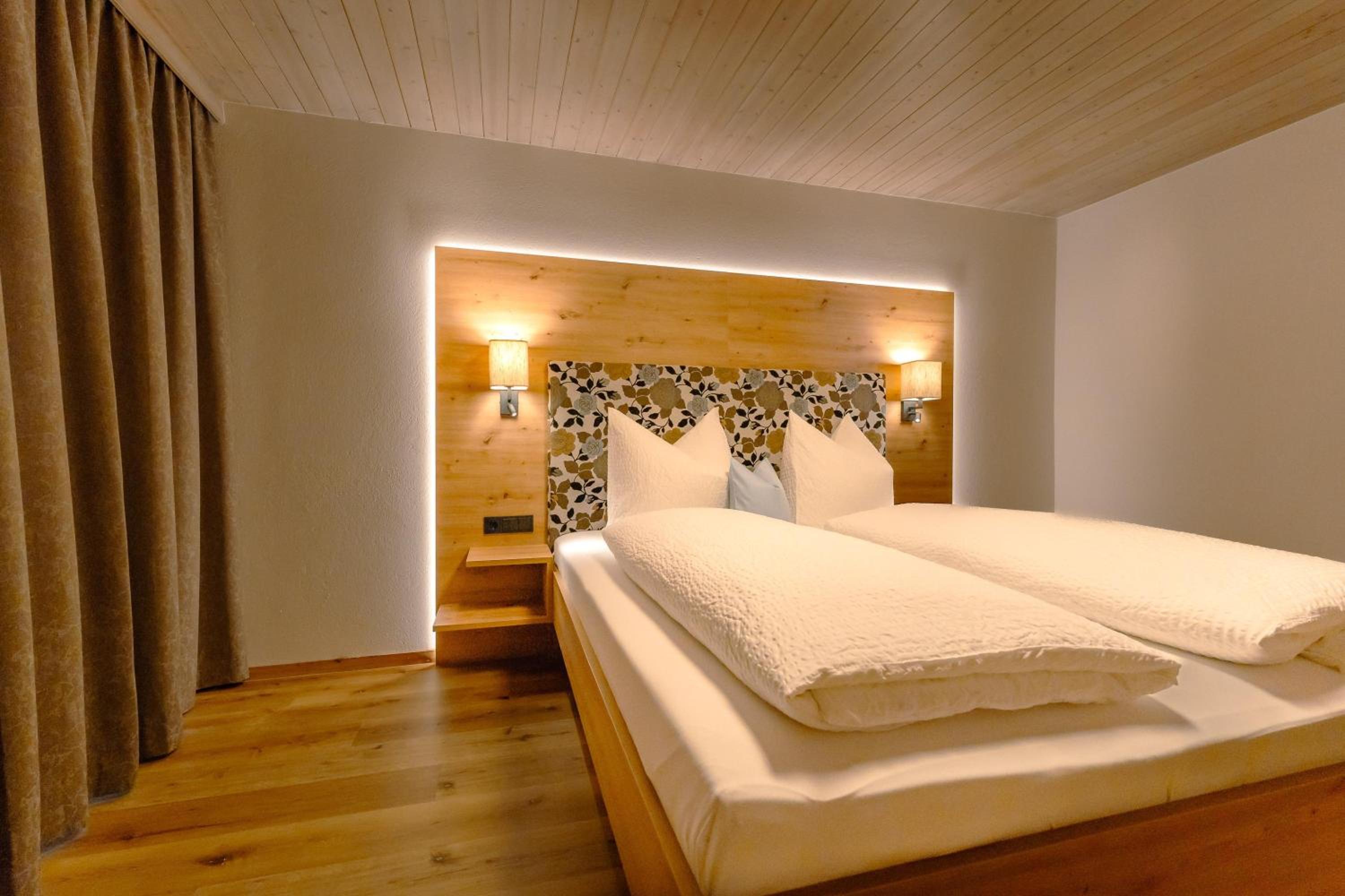 Three-Bedroom Apartment with Shower