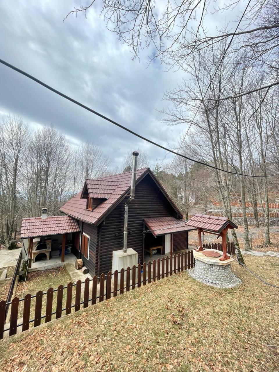 Three-Bedroom House photo 2