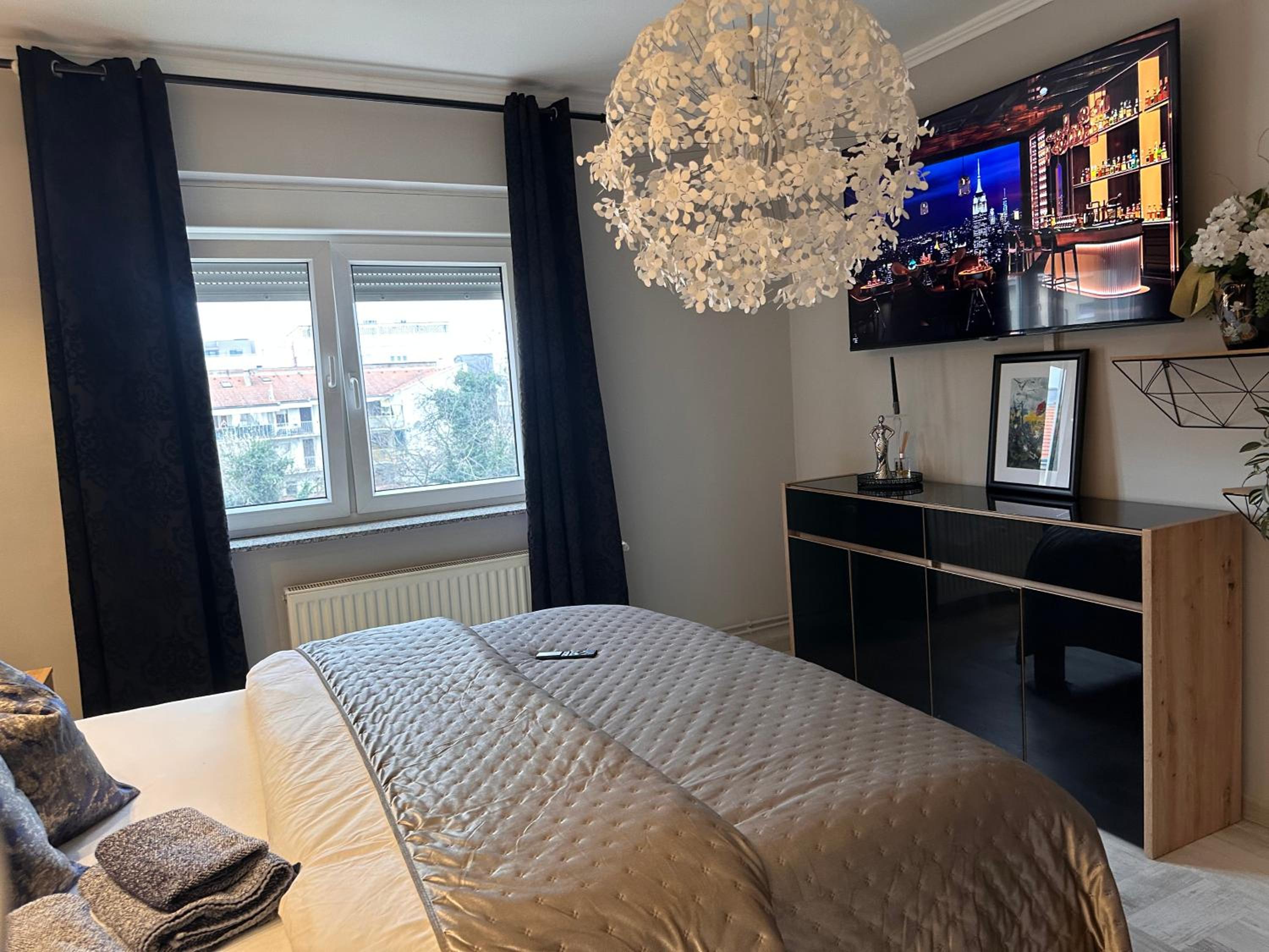 One-Bedroom Apartment - Photo 81