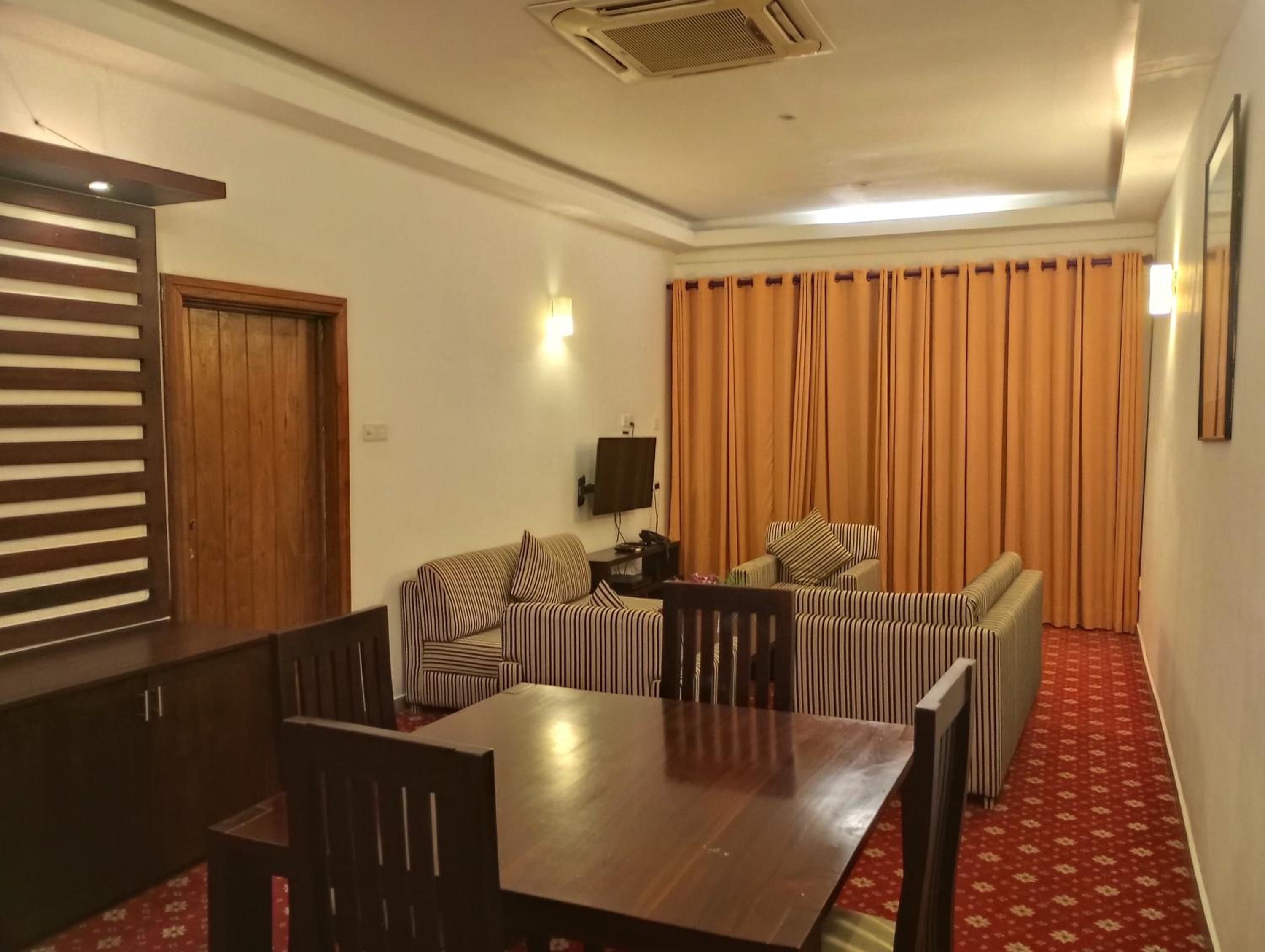 Deluxe Suite