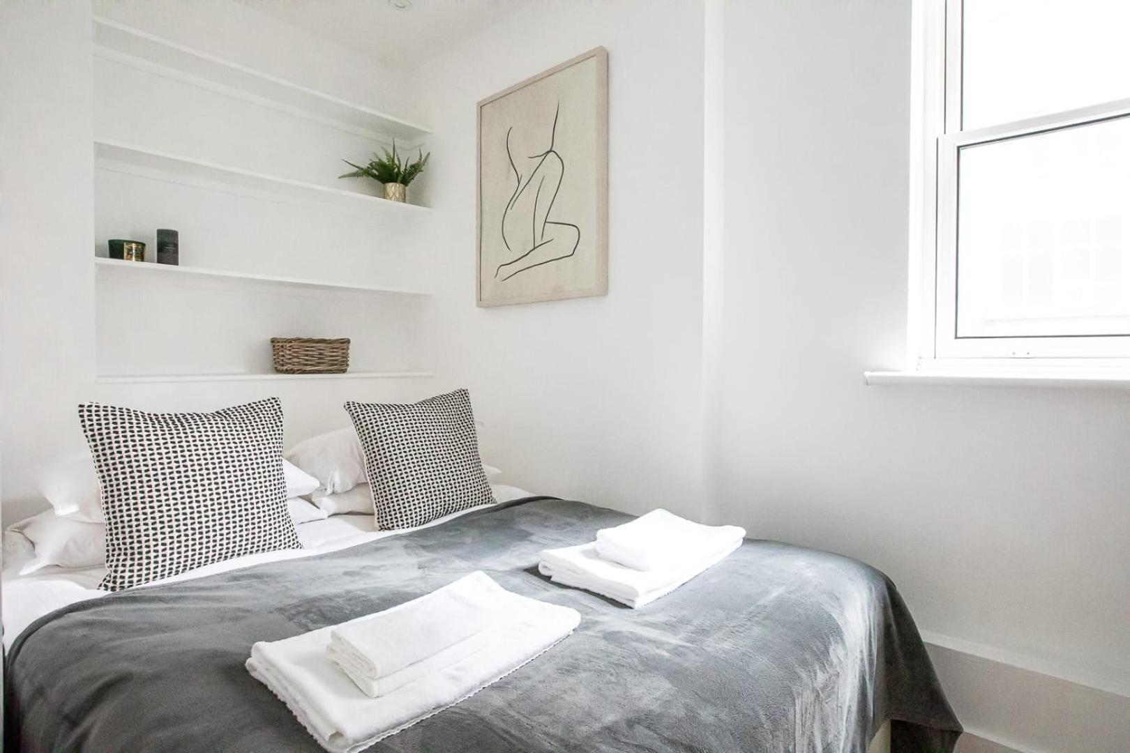 One-Bedroom Apartment photo 2