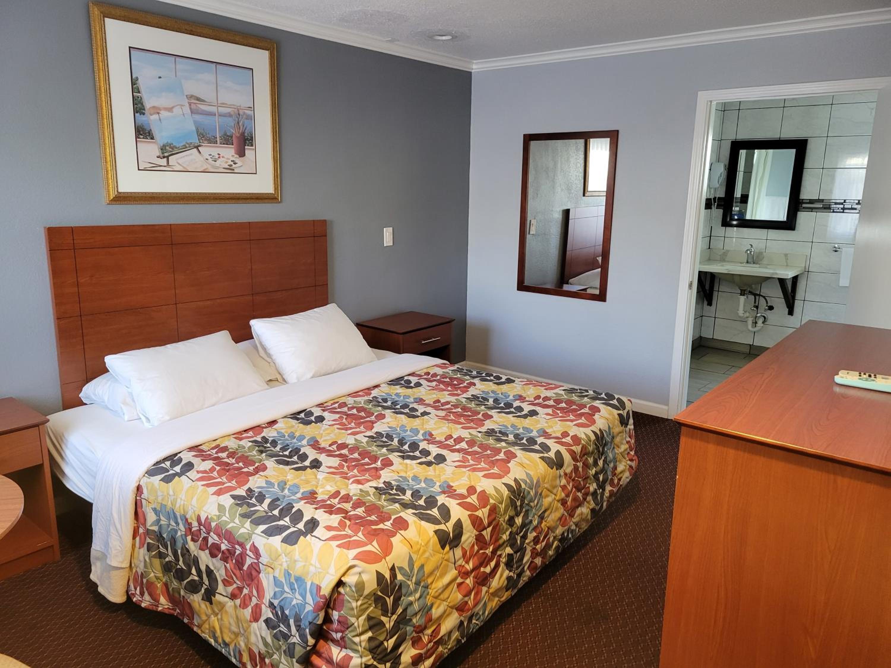 King Bed	 - Photo 4