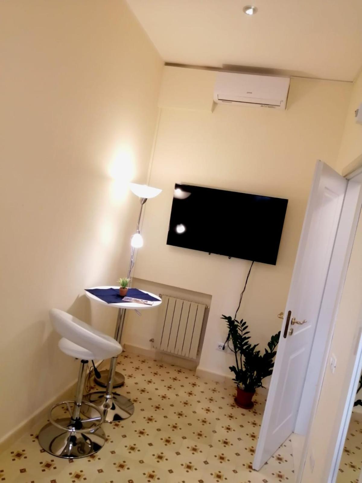 Single Room with Private External Bathroom