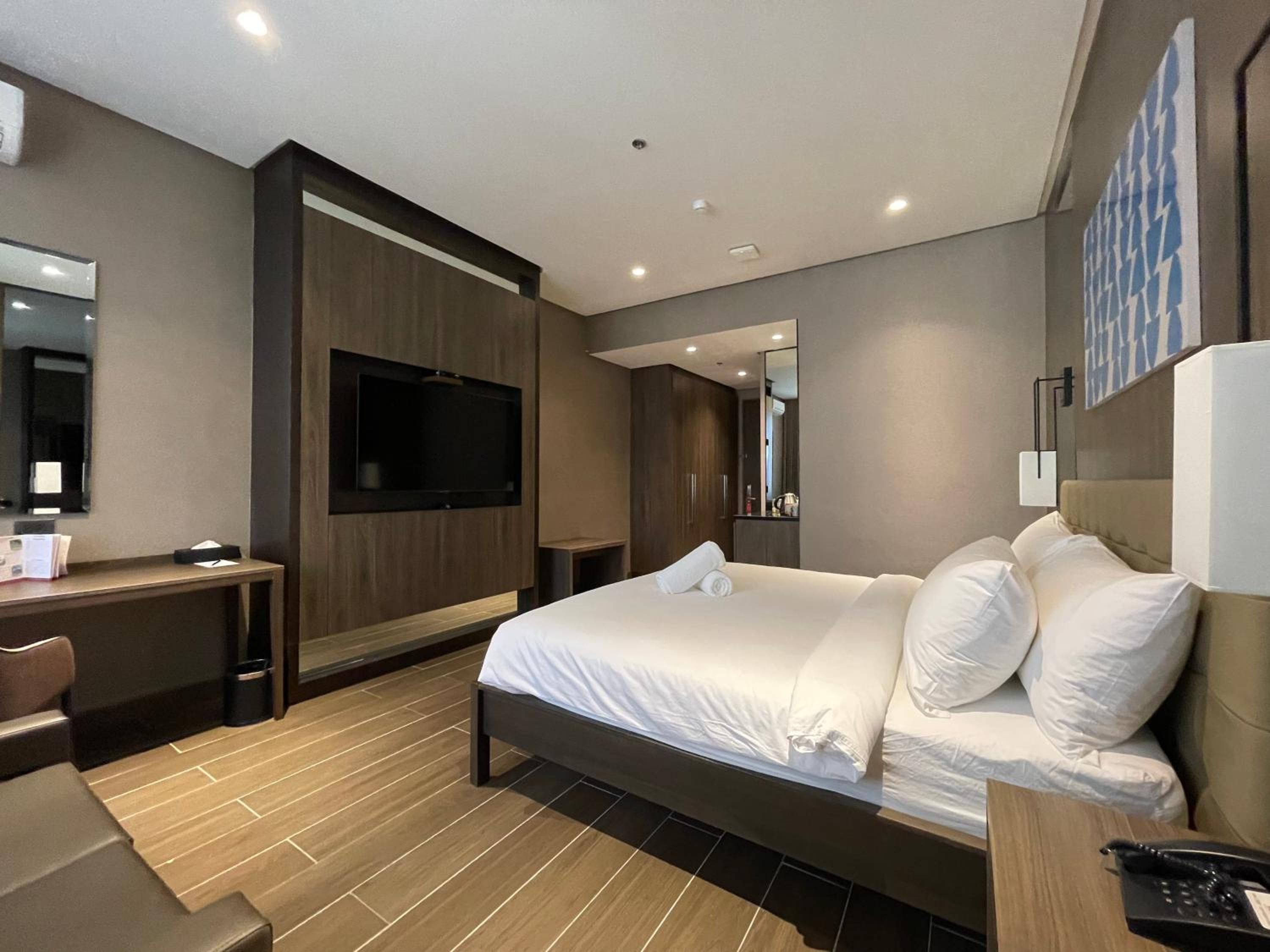 Deluxe Room - Photo 8