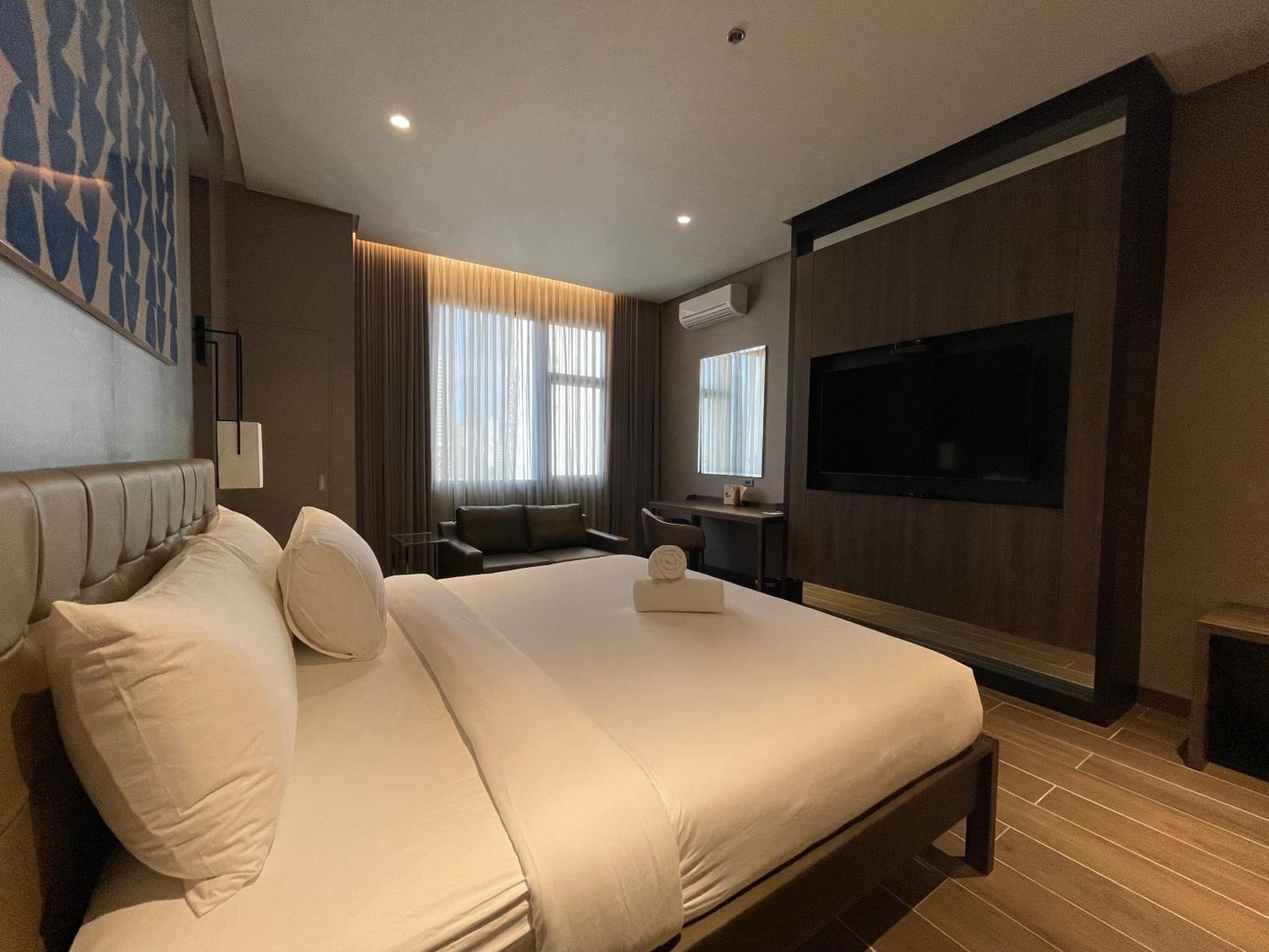 Deluxe Room - Photo 3