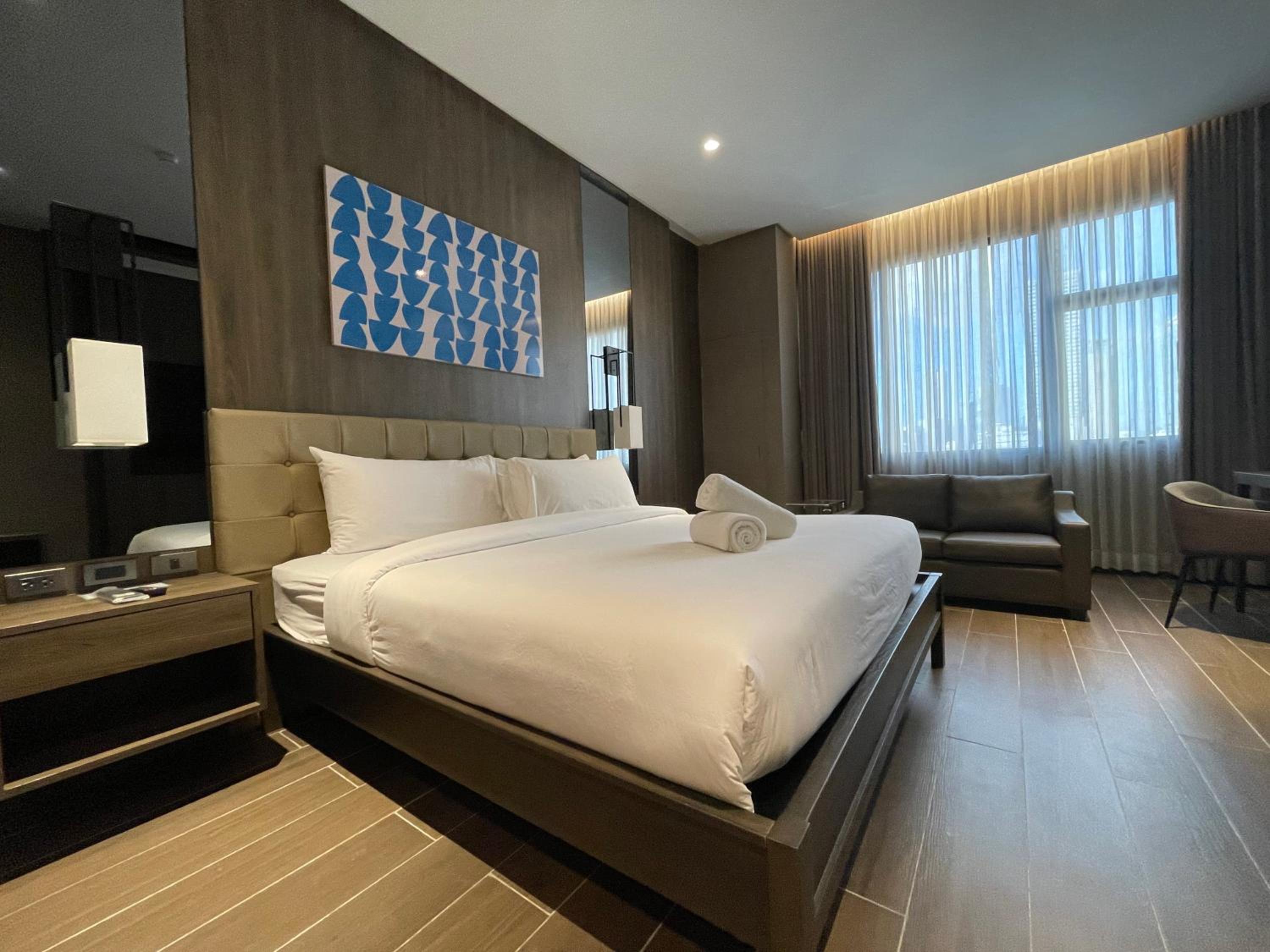 Deluxe Room - Photo 6