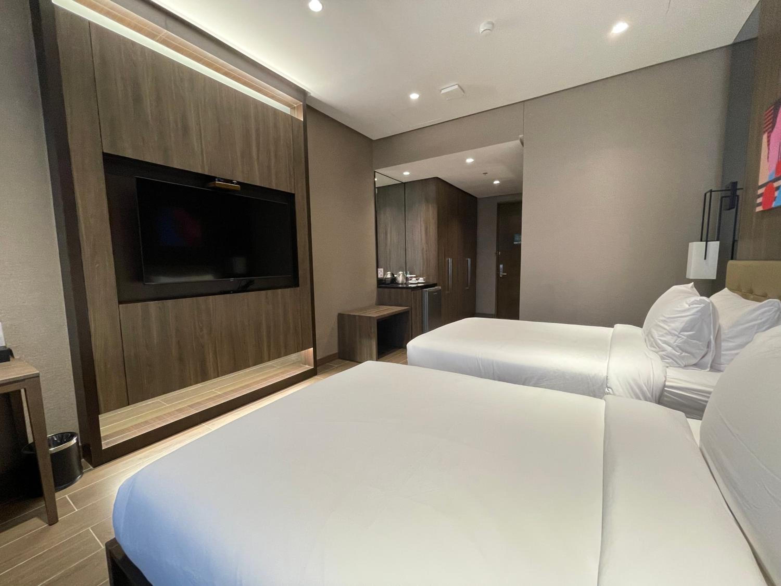 Deluxe Twin Room - Photo 2