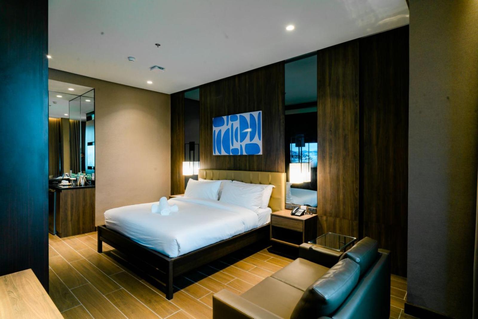King Suite - Photo 2