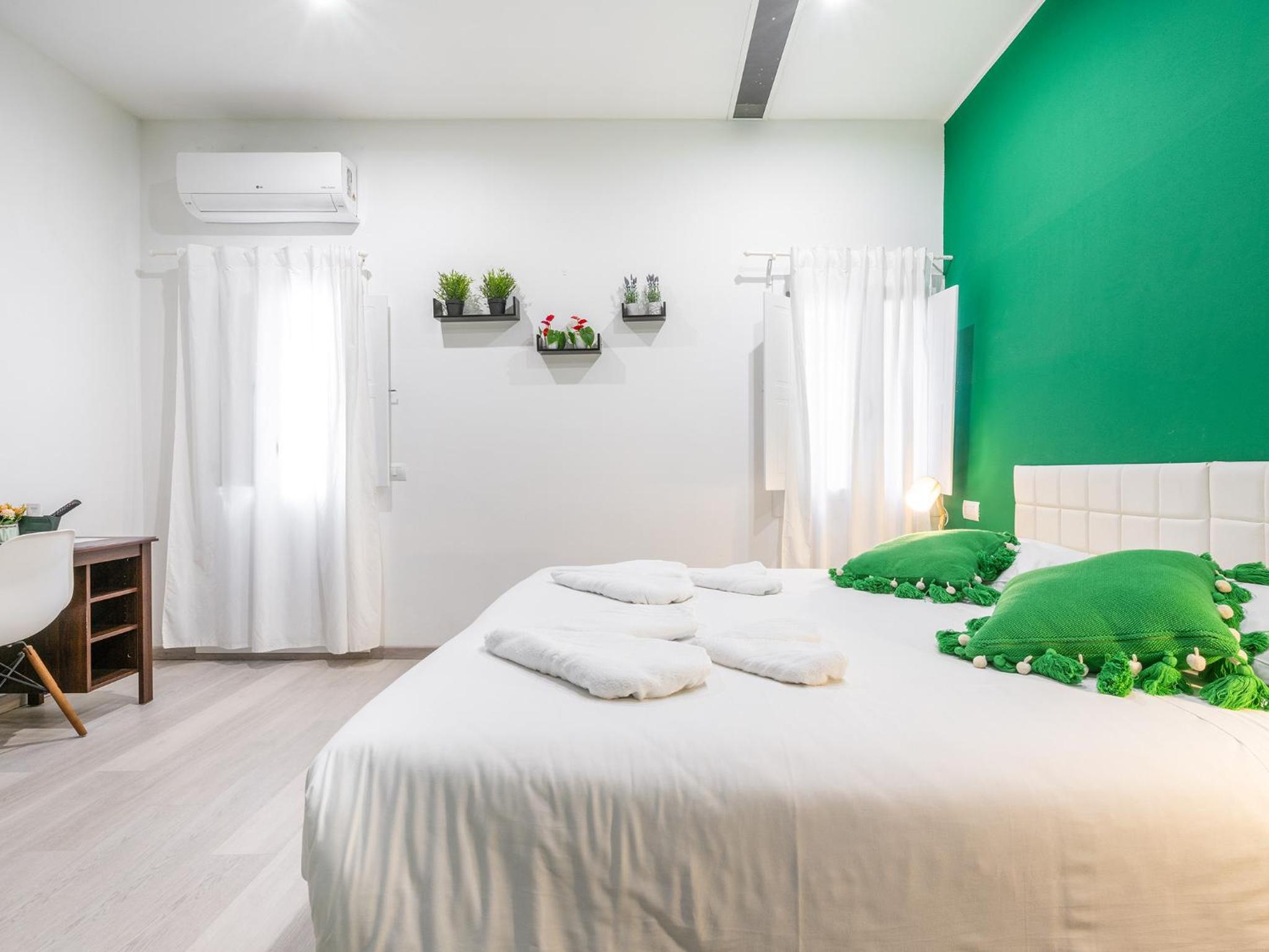 Deluxe Double Room with Balcony photo 2