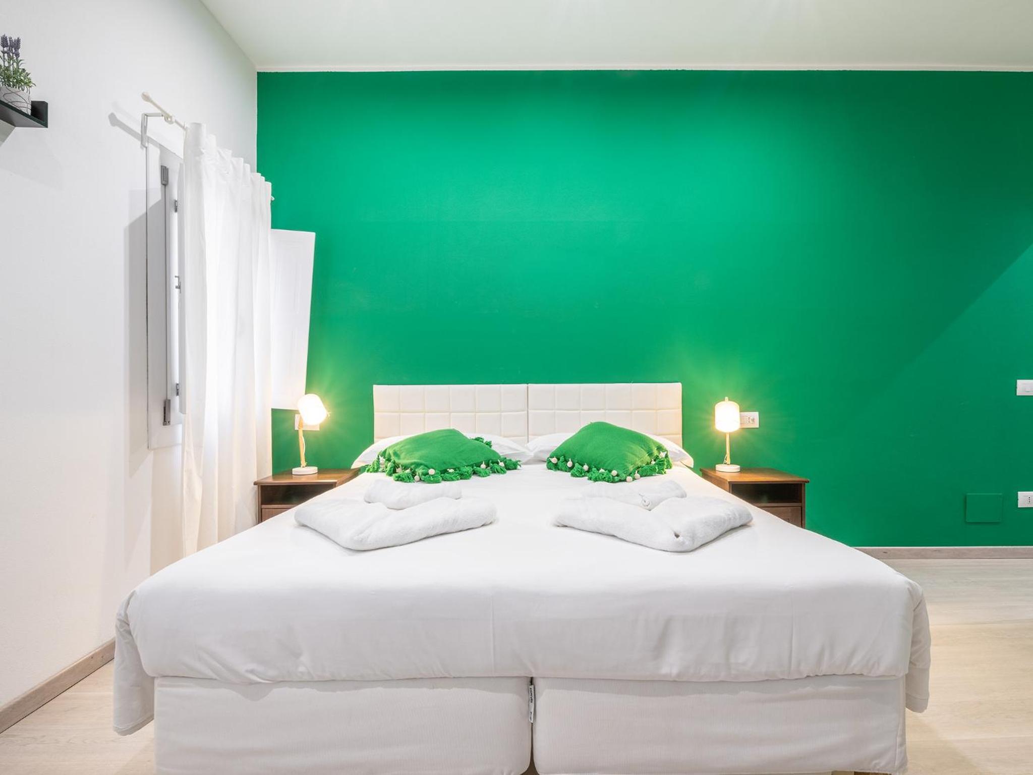 Deluxe Double Room with Balcony photo 3