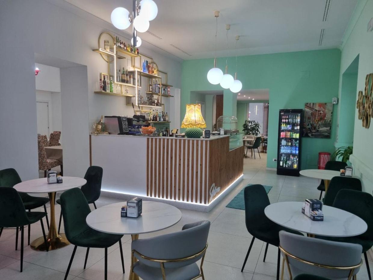 Large Double Room - Photo 18