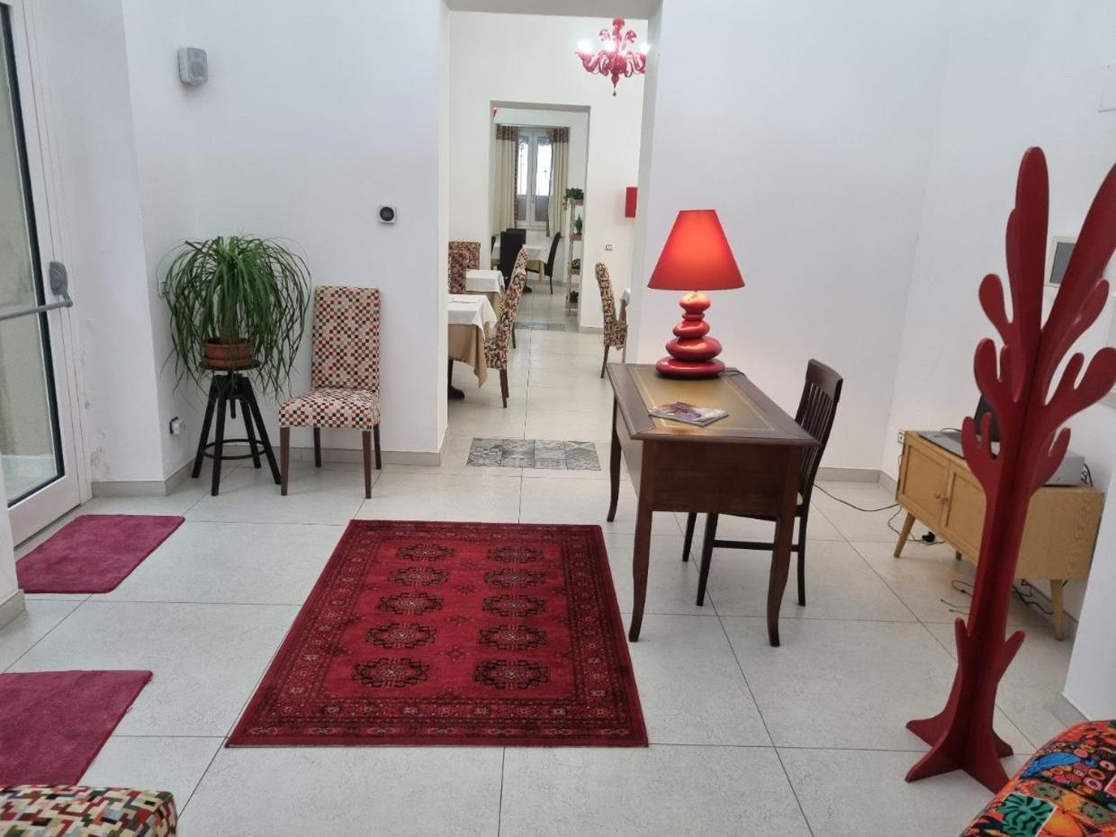 Large Double Room - Photo 20