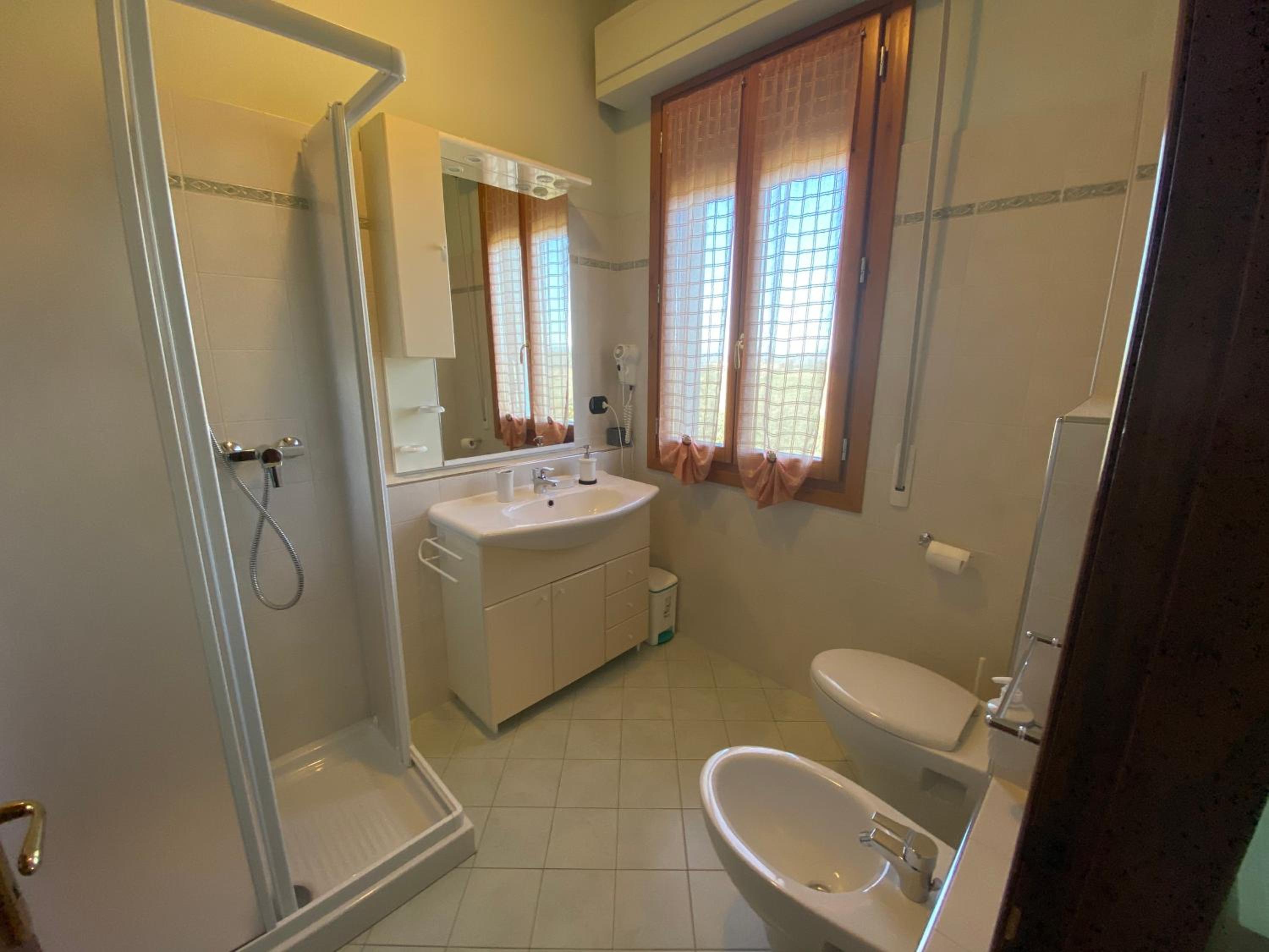 One-Bedroom Apartment with View photo 2