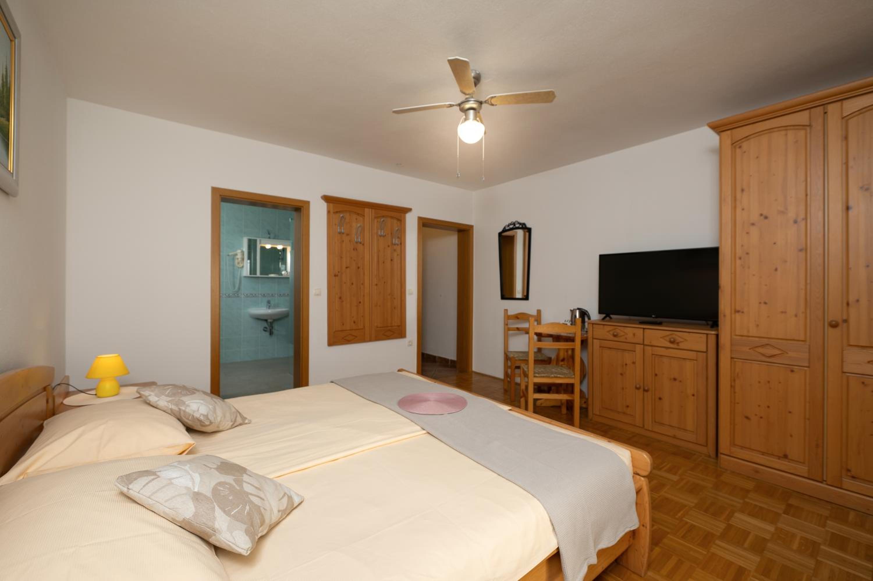 Double Room with Balcony - Photo 1