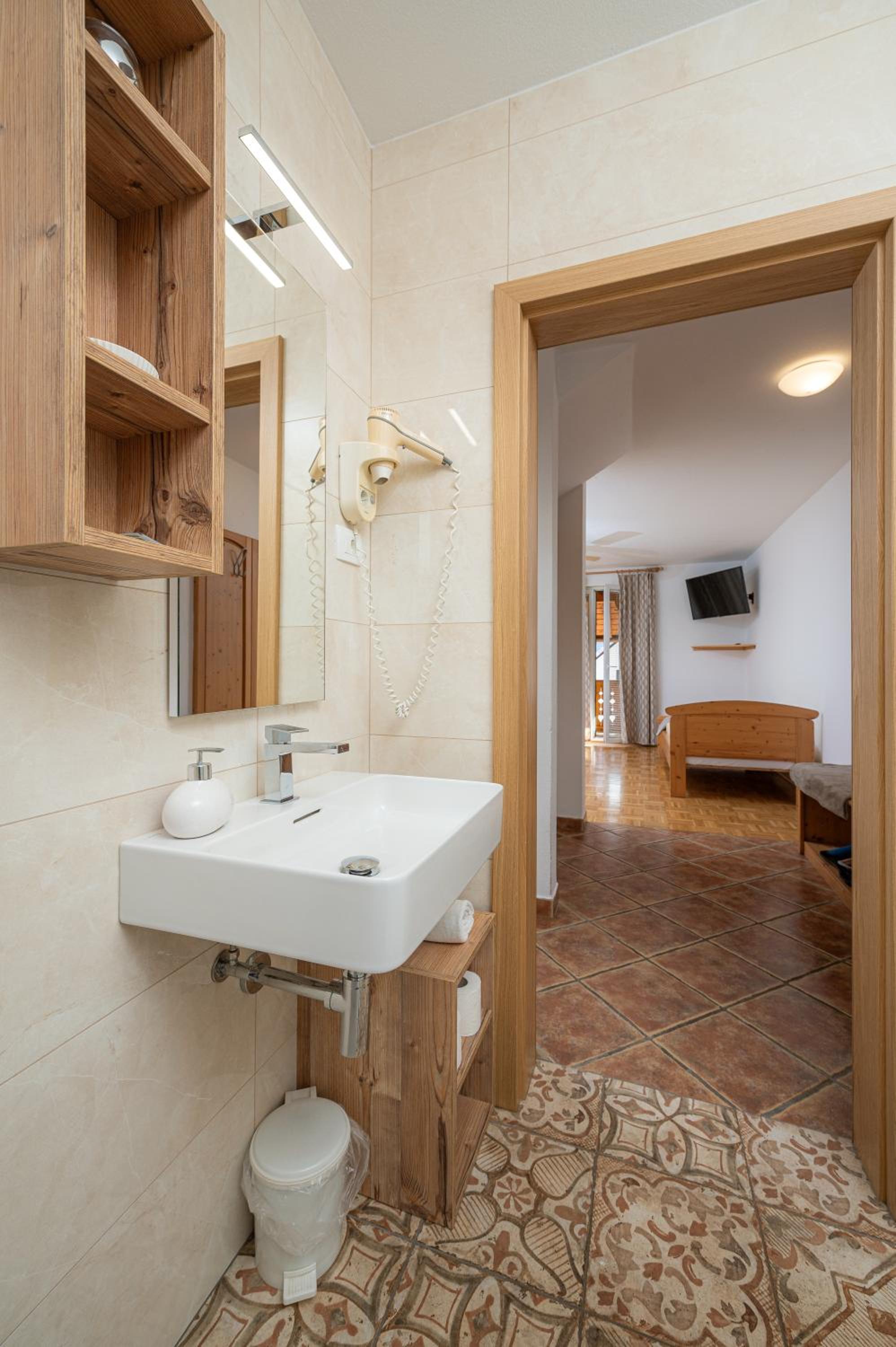 One-Bedroom Apartment with Balcony photo 3