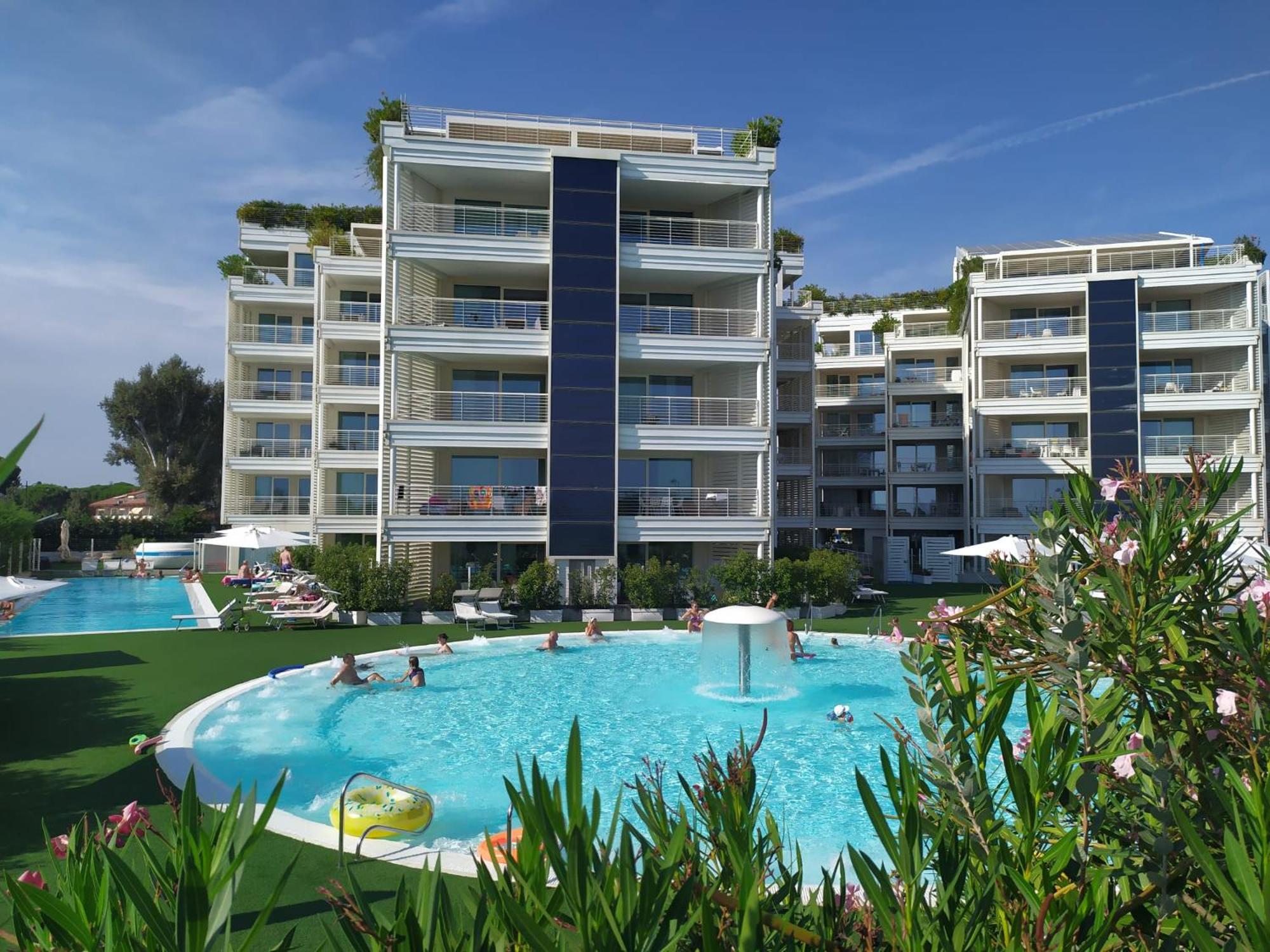 Deluxe Two-Bedroom Apartment with Garden