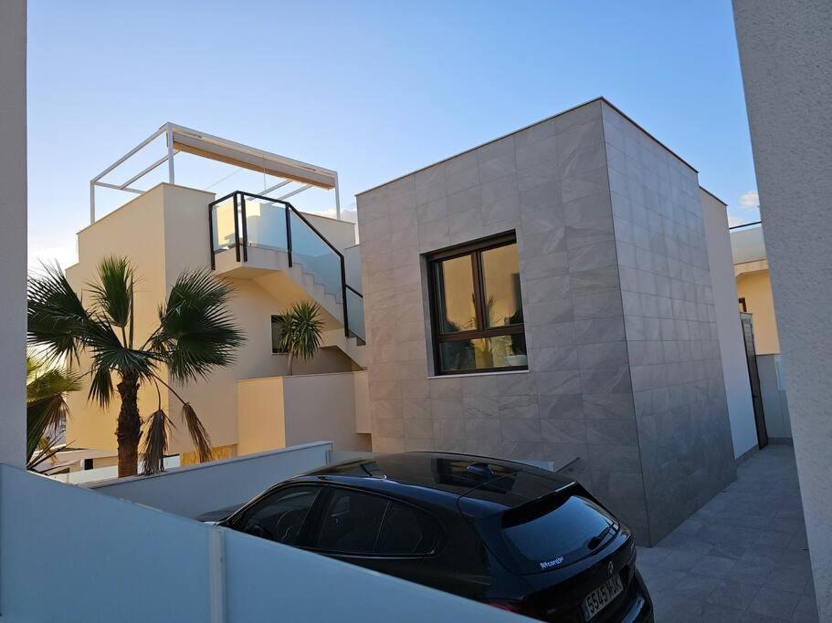 Three-Bedroom Villa photo 2
