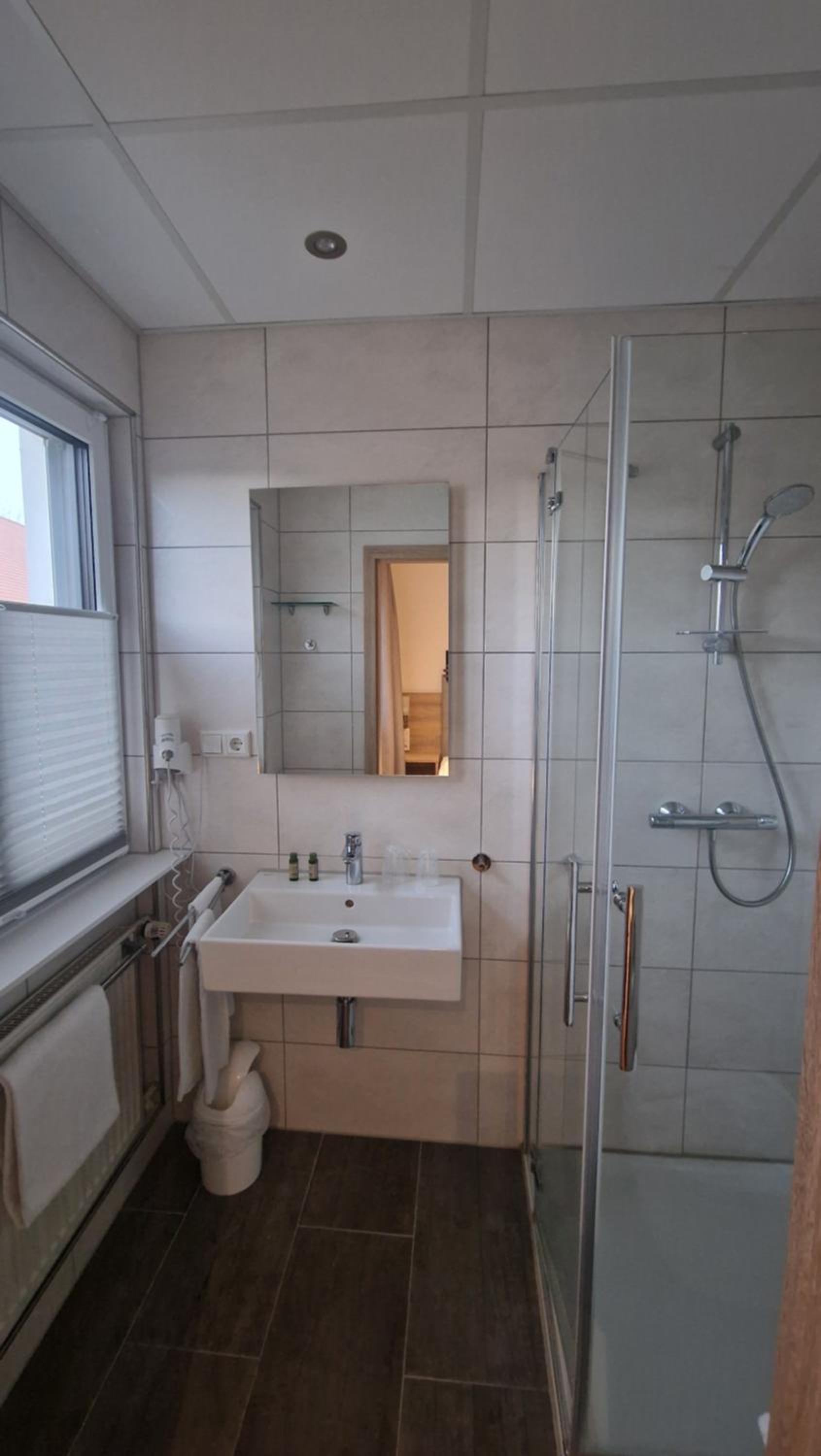 Standard Double Room - Photo 12