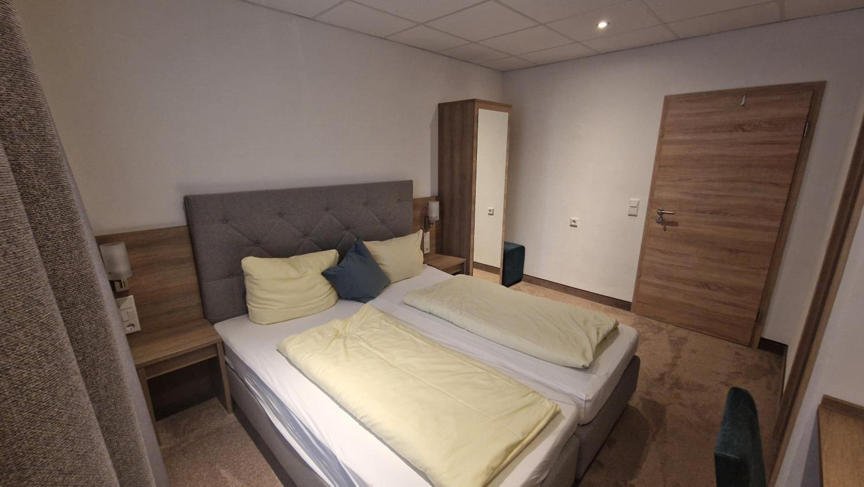 Standard Double Room - Photo 4