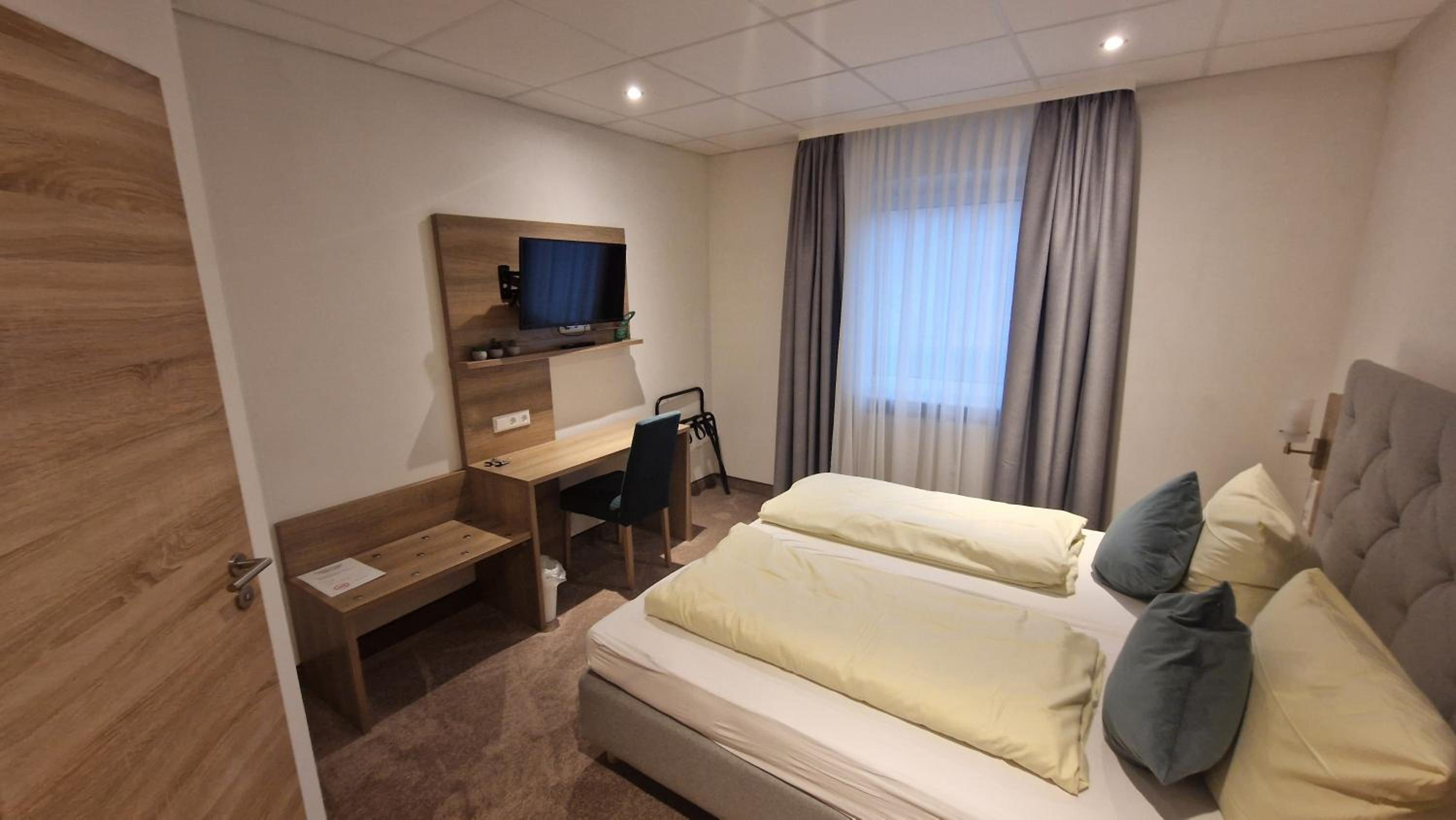 Standard Double Room - Photo 3