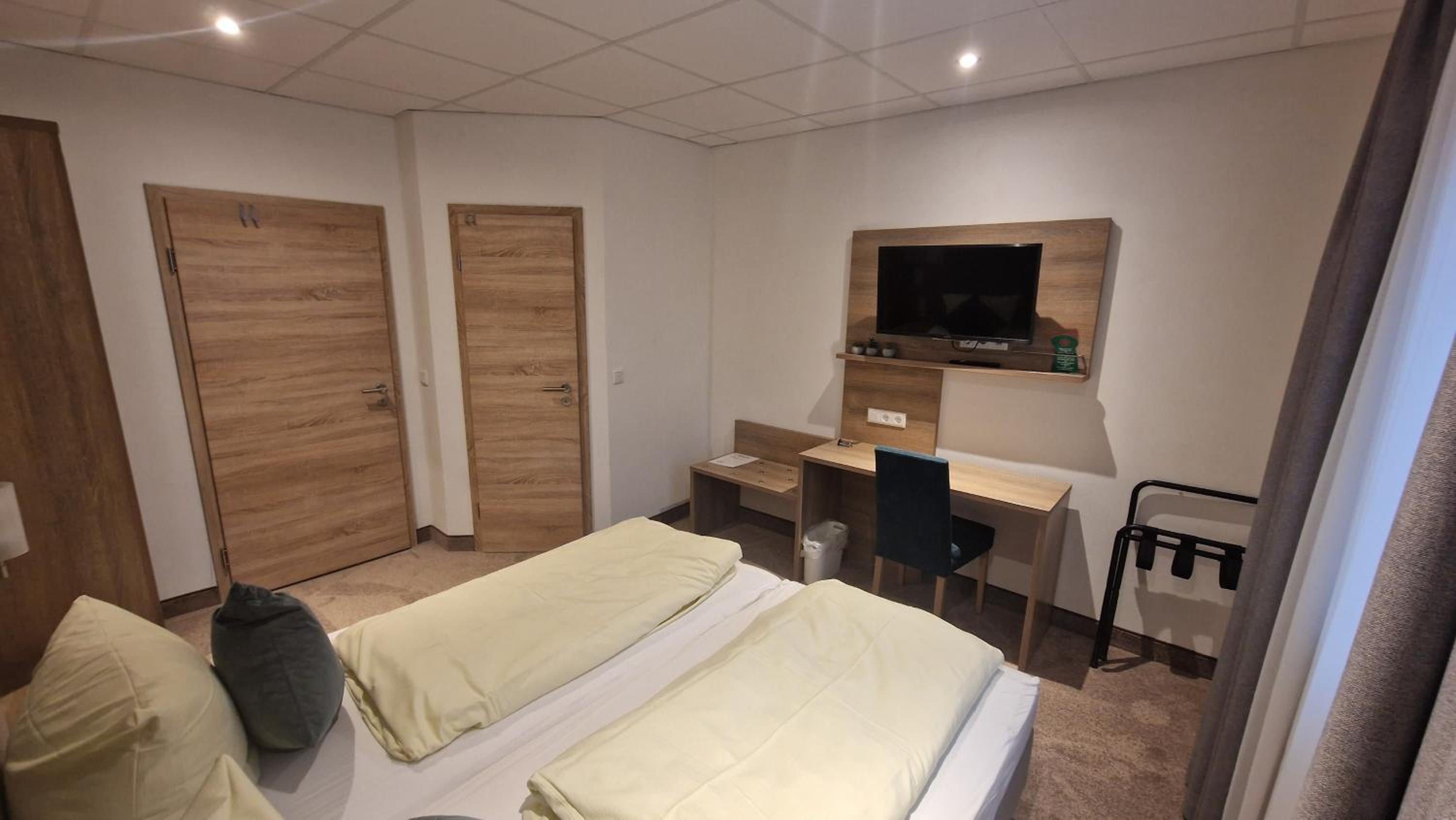 Standard Double Room - Photo 2