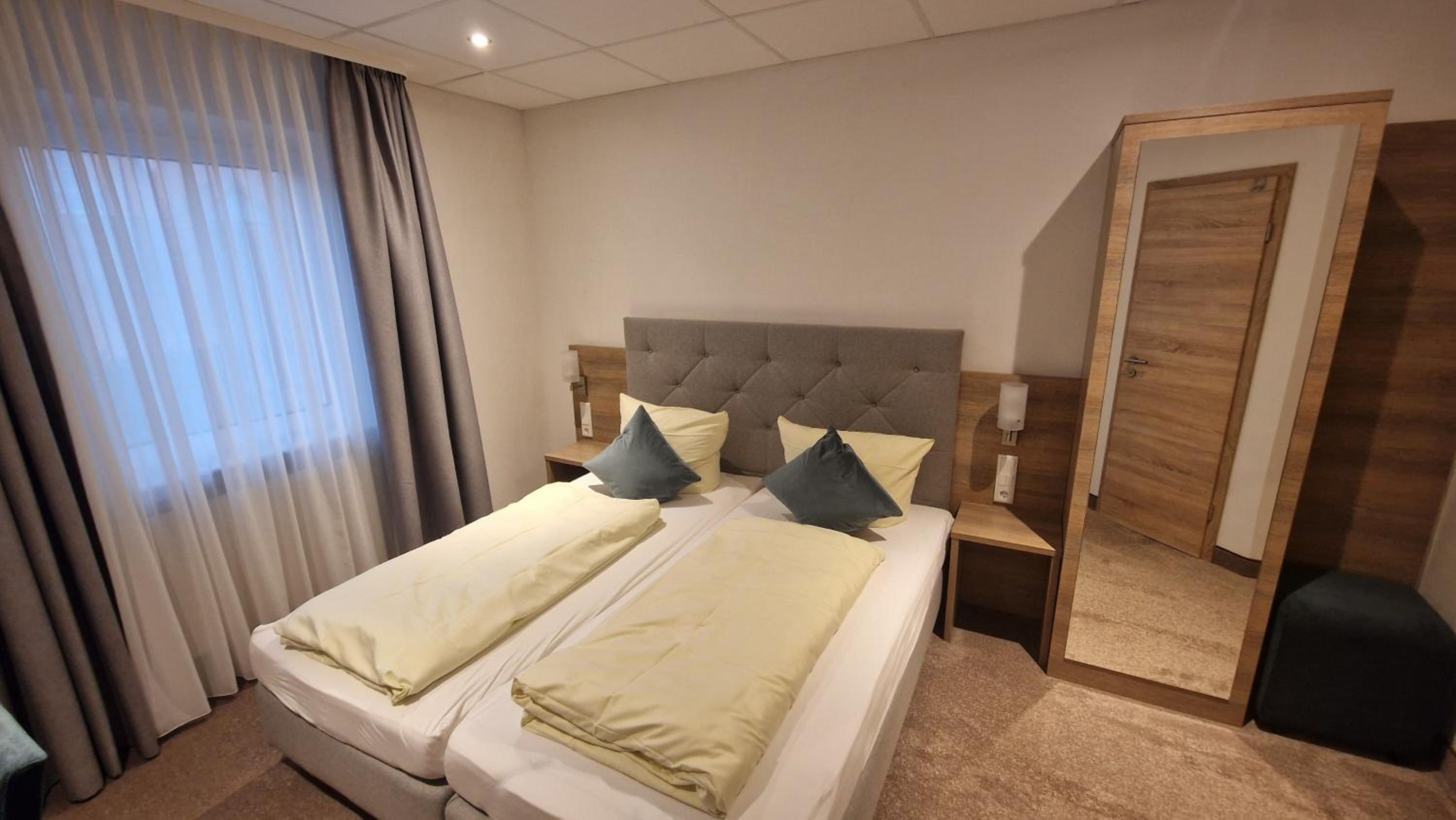 Standard Double Room - Photo 6