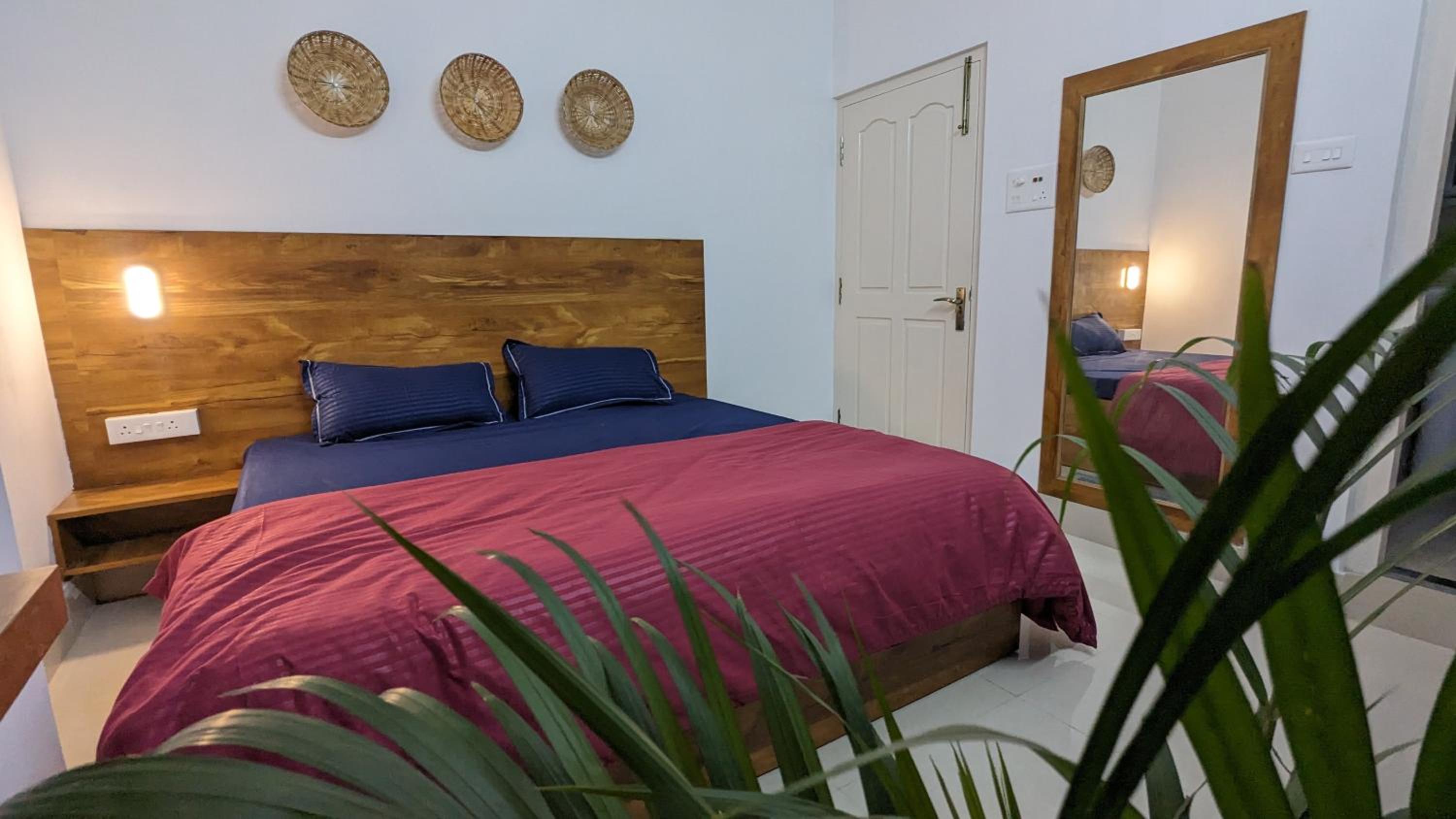 Large Double Room - Photo 4