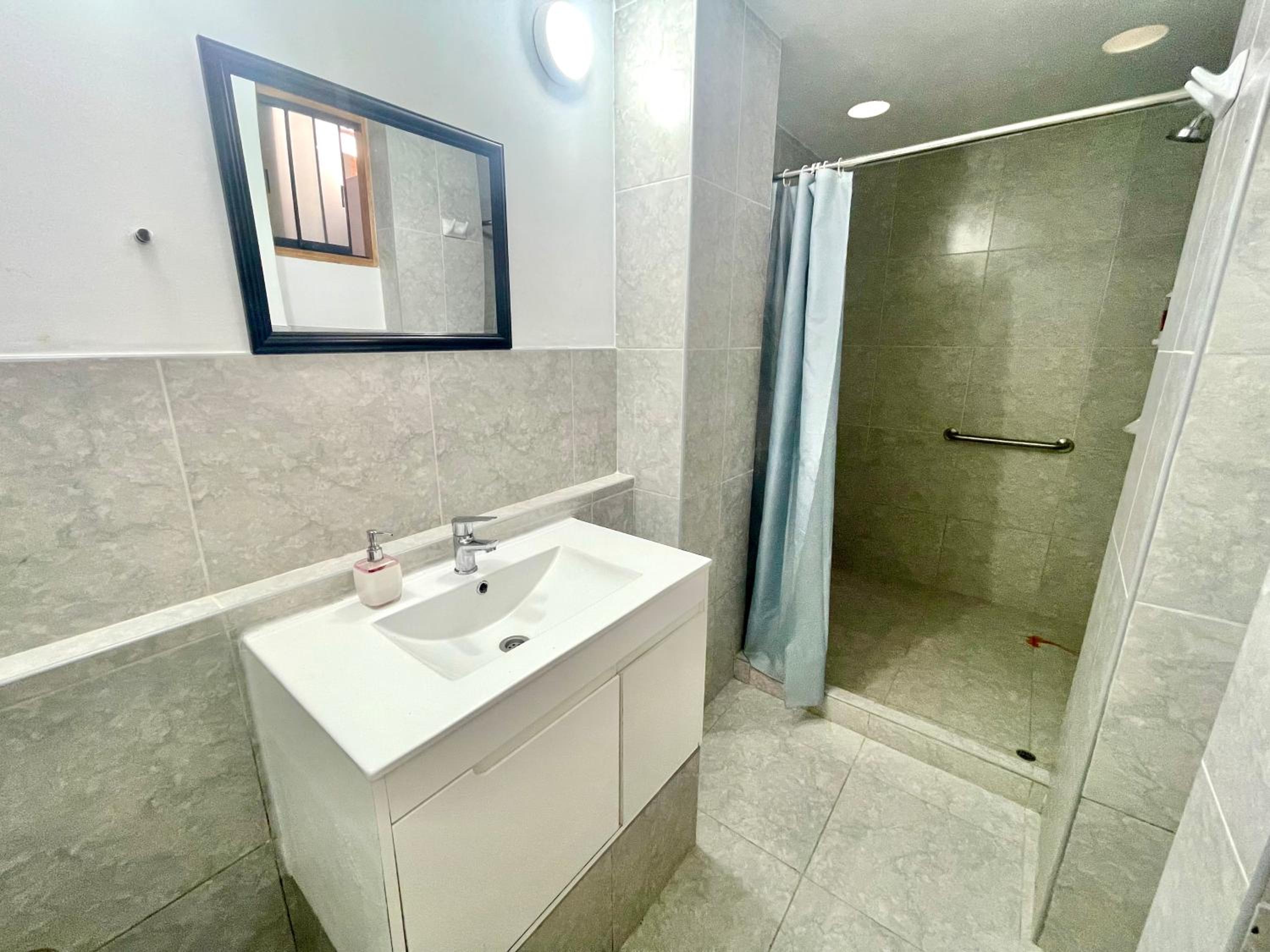 Quadruple Room with Private Bathroom photo 3