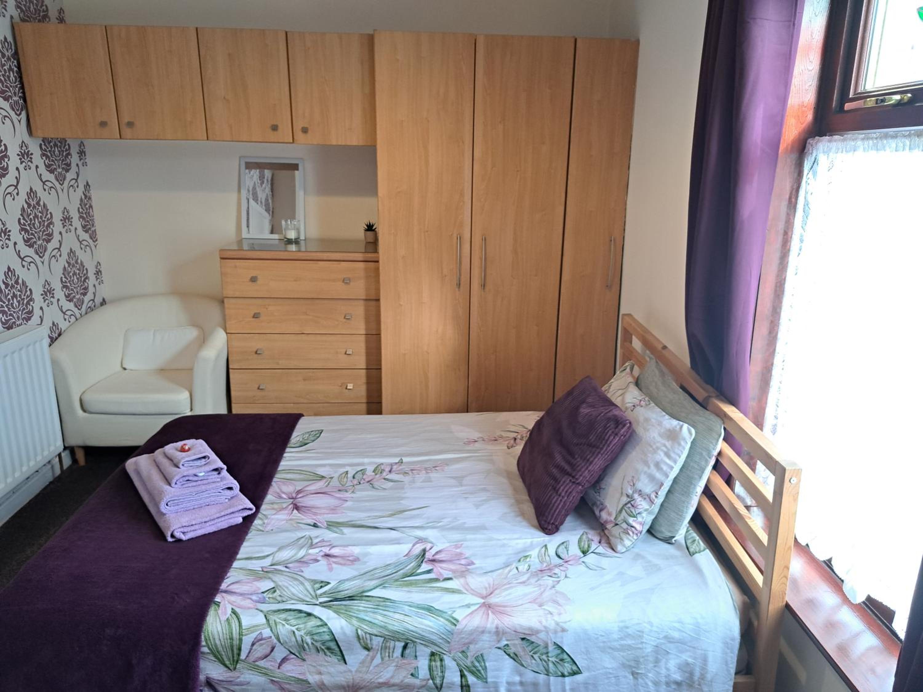 Double Room with Shared Bathroom photo 3