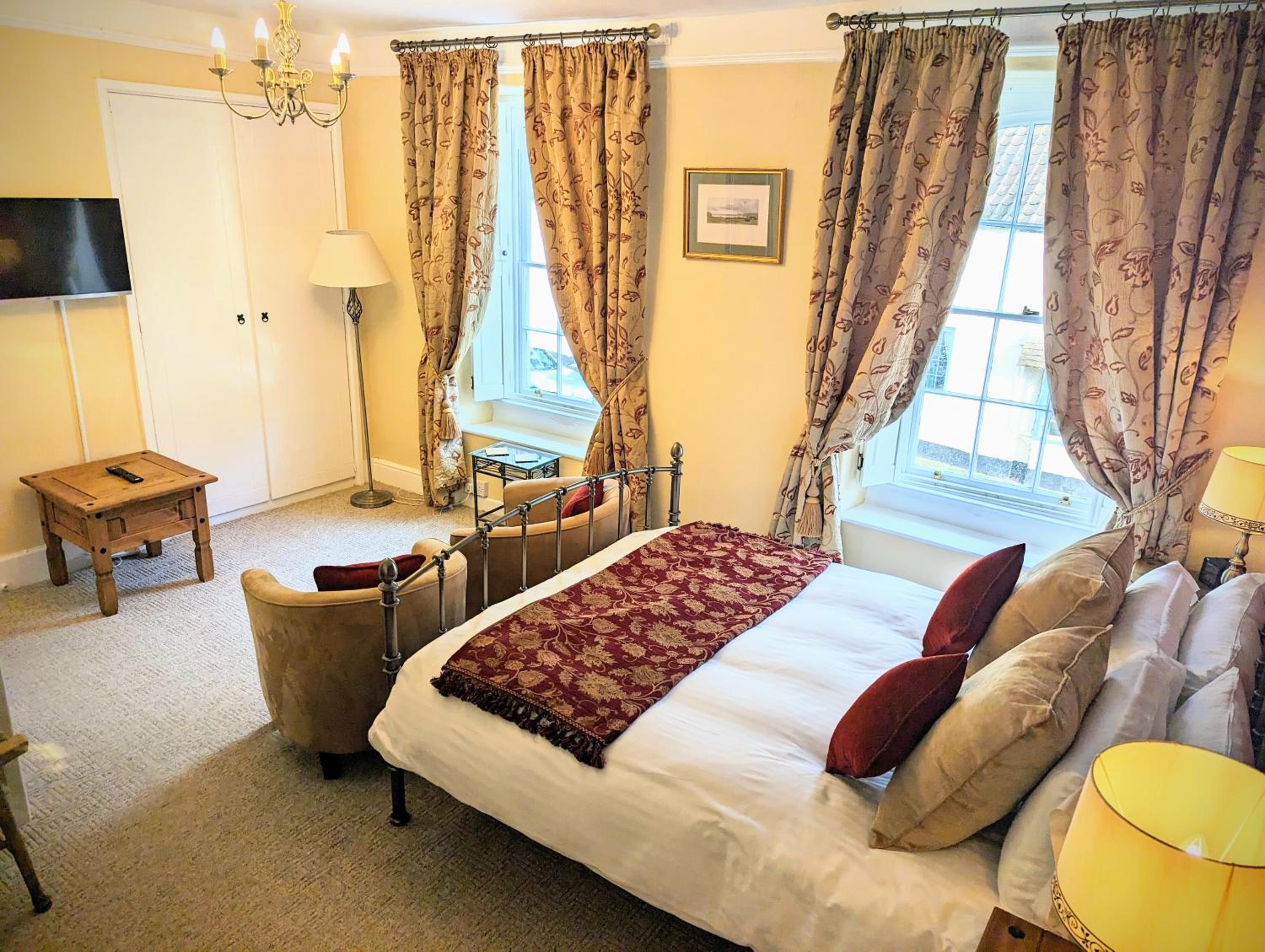 Deluxe King Room photo 2