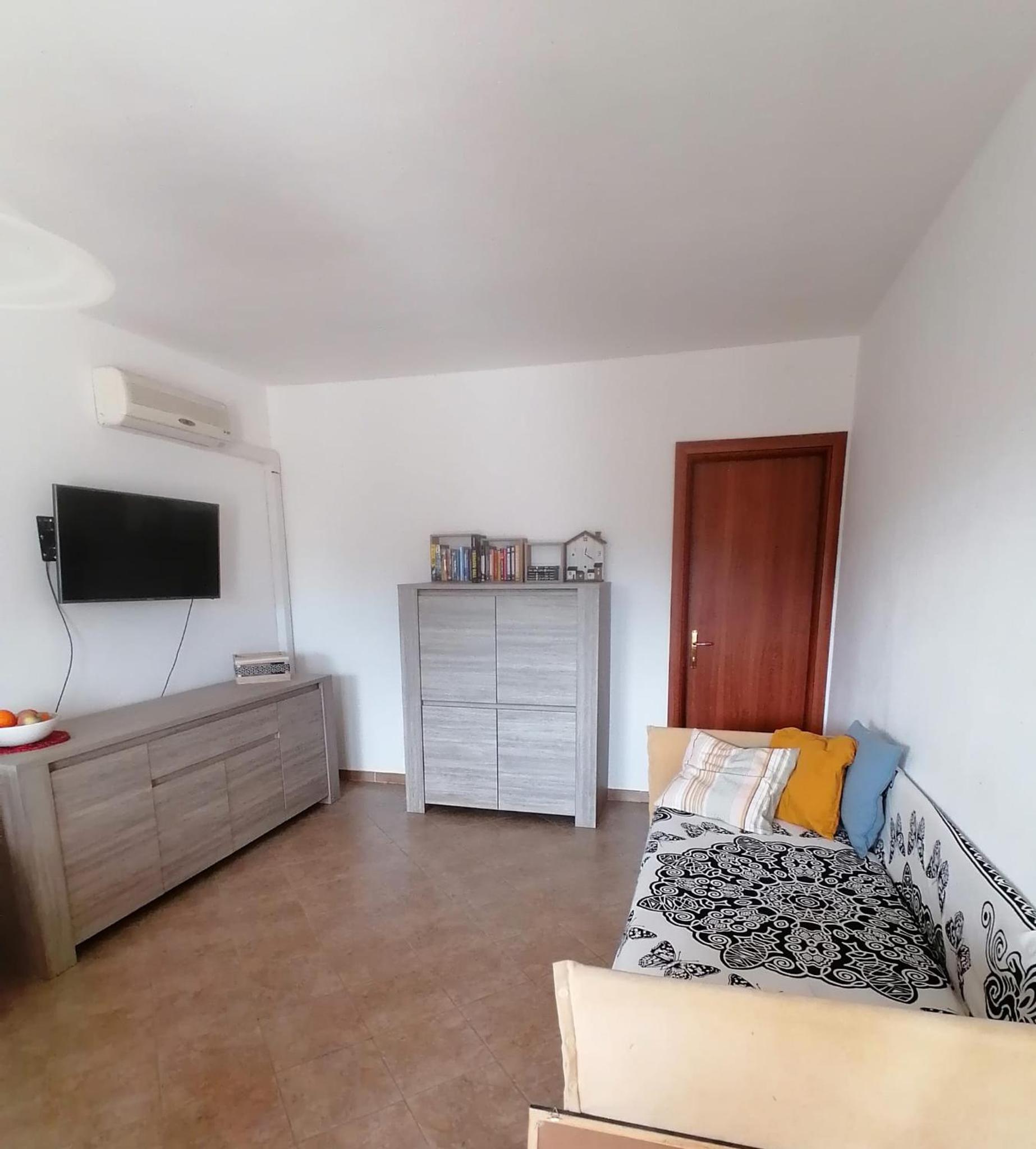 One-Bedroom House photo 1