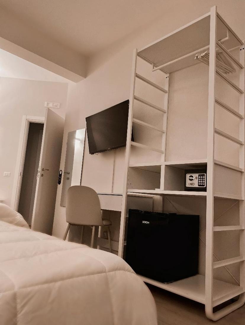 Deluxe Double Room (2 Adults + 1 Child) - Photo 4