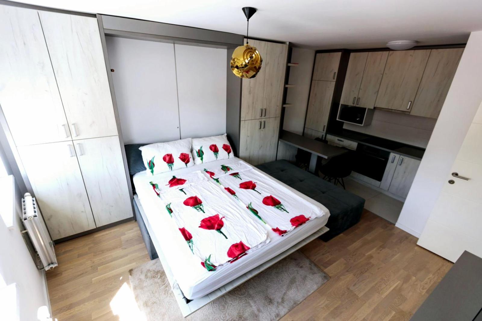 One-Bedroom Apartment photo 1