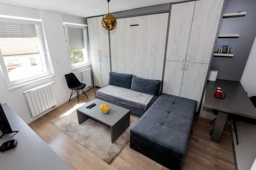 One-Bedroom Apartment photo 3
