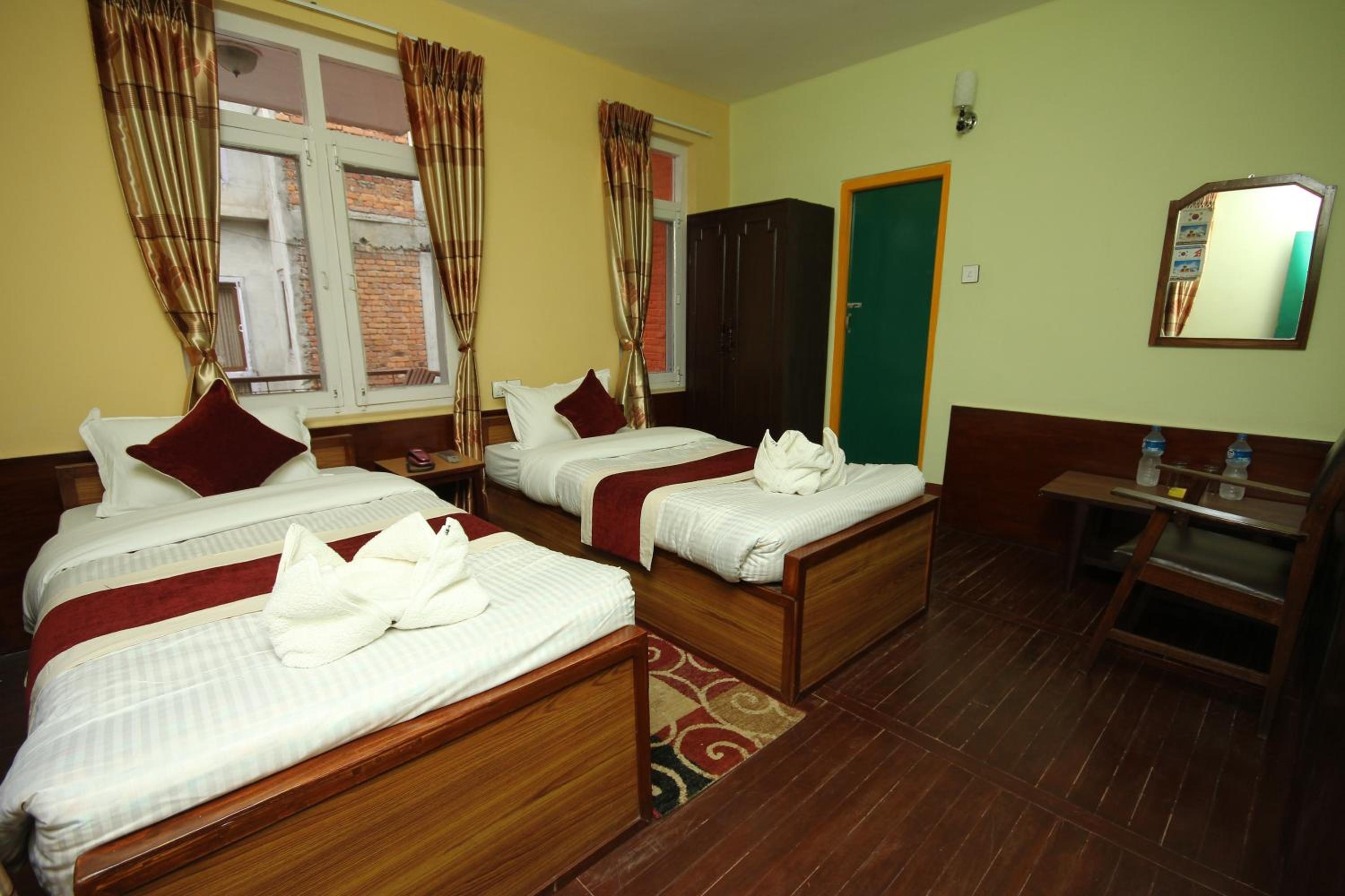 Deluxe Double or Twin Room - Photo 9