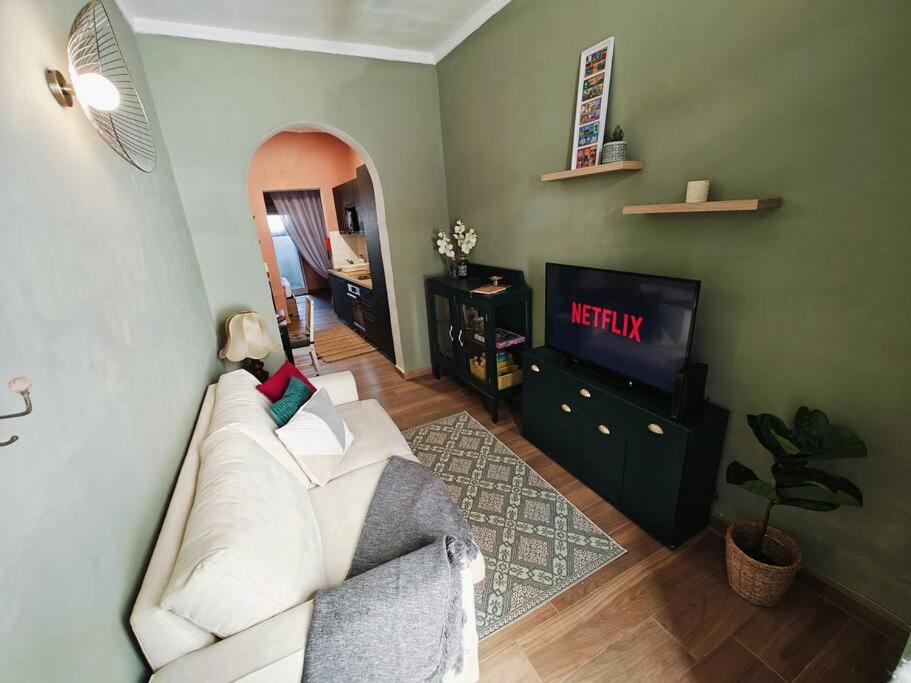 One-Bedroom Apartment photo 1