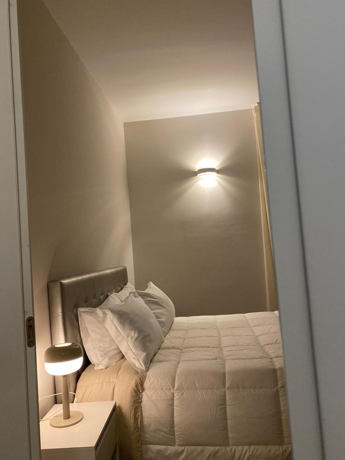 Deluxe Double Room with Balcony - Photo 10