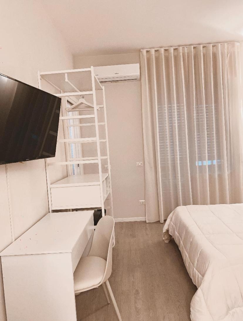Deluxe Double Room (2 Adults + 1 Child) - Photo 7
