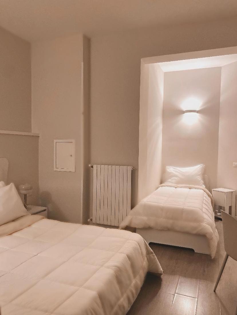 Deluxe Double Room (2 Adults + 1 Child) - Photo 3