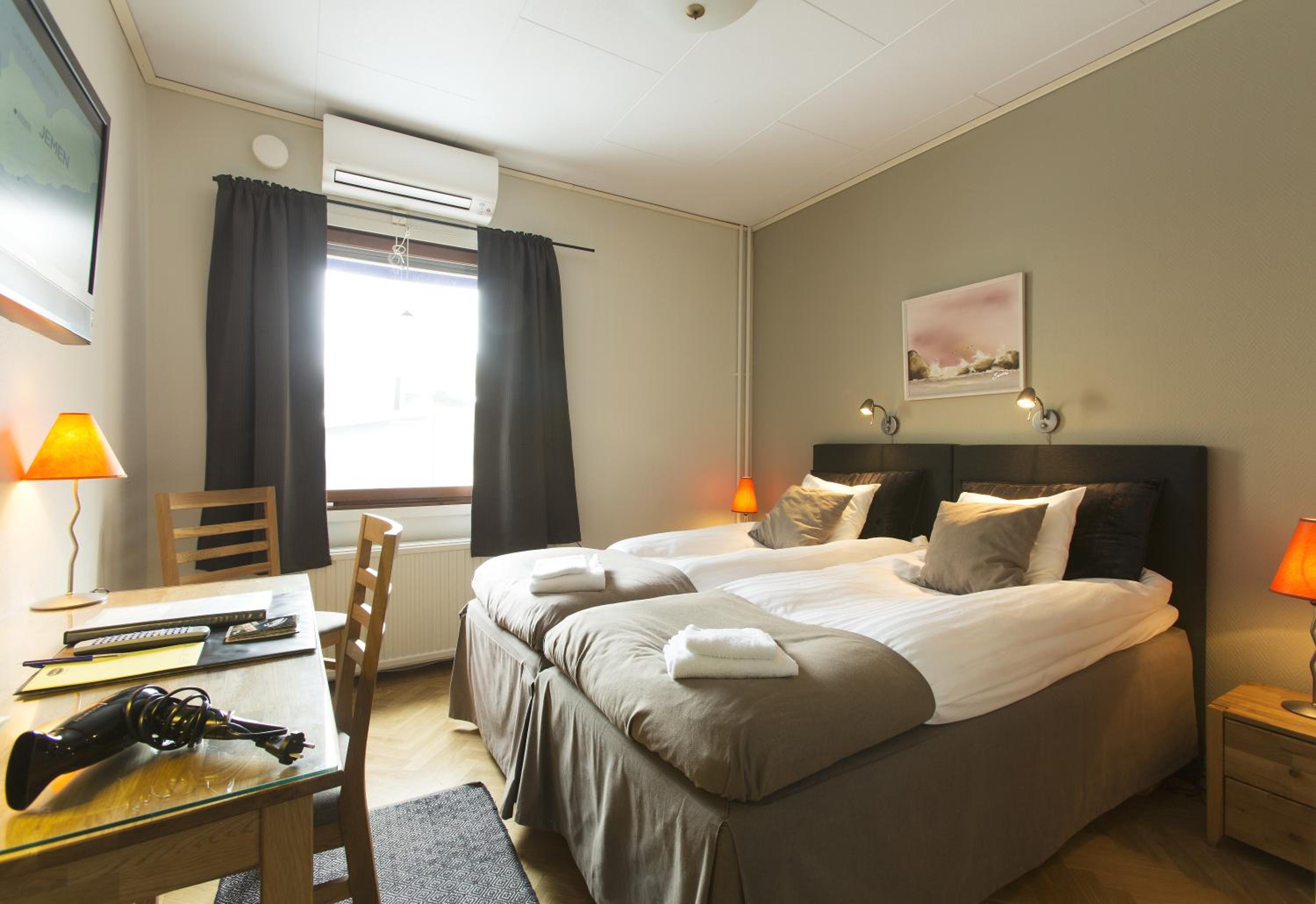 Twin Room - Photo 2
