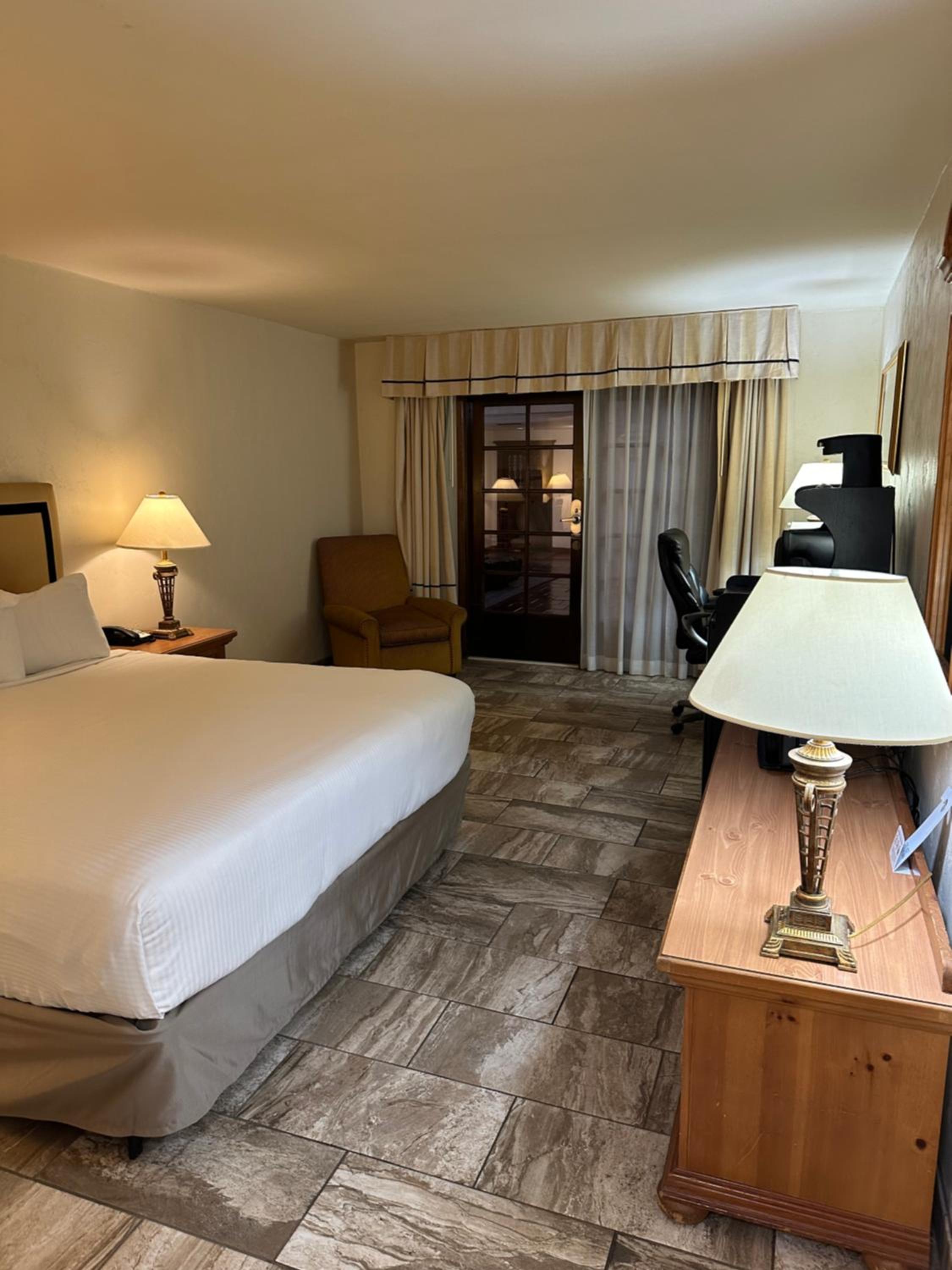 Deluxe King Room - Non-Smoking - Photo 1