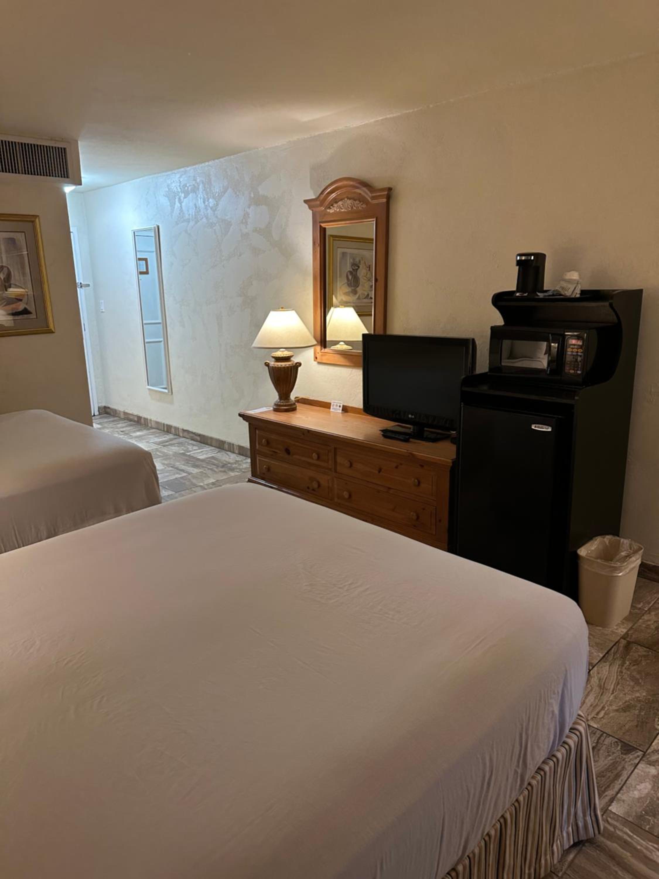 2 Queen Beds, Deluxe Room, Non-Smoking - Photo 3